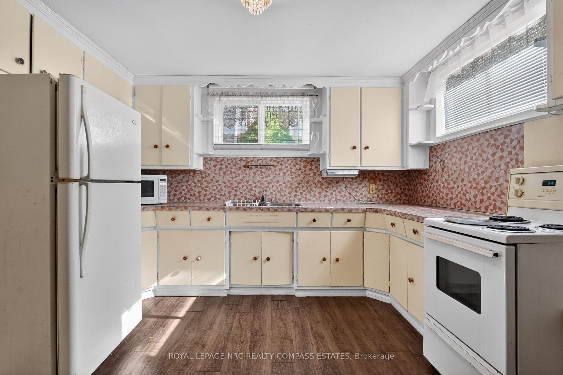 Photo 28 of 6709 Montrose Road, Niagara Falls, West Wood — HOMEH