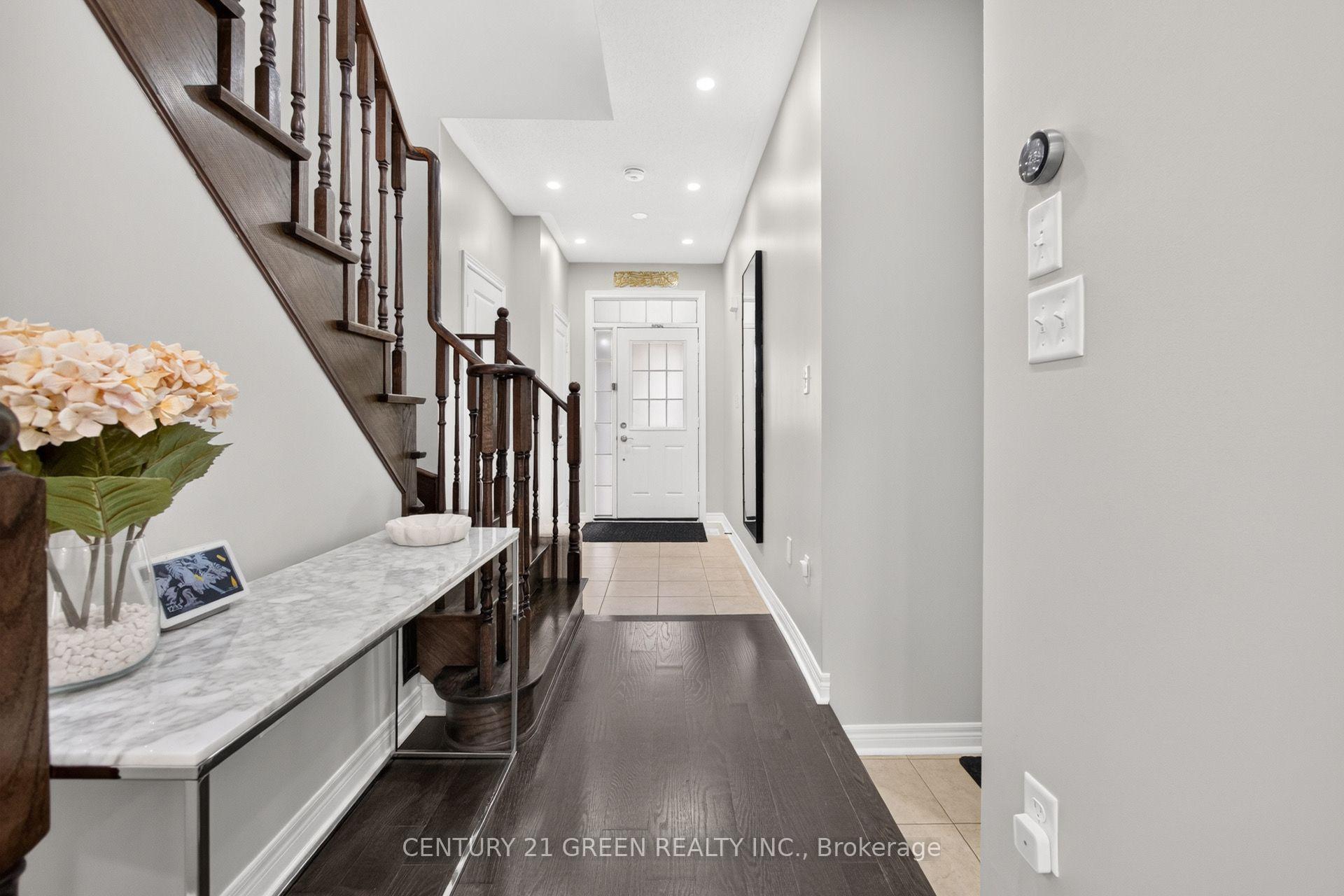 Photo 4 of 27 Padbury Trail, Brampton, Northwest Brampton — HOMEH