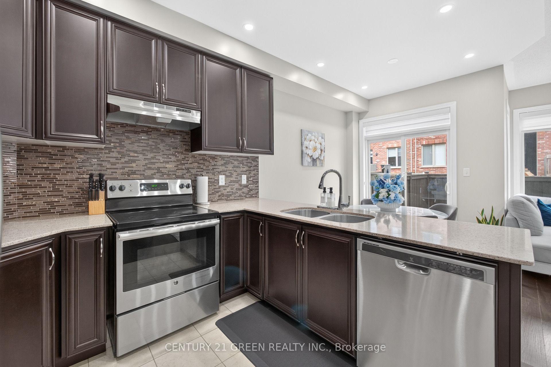 Photo 8 of 27 Padbury Trail, Brampton, Northwest Brampton — HOMEH