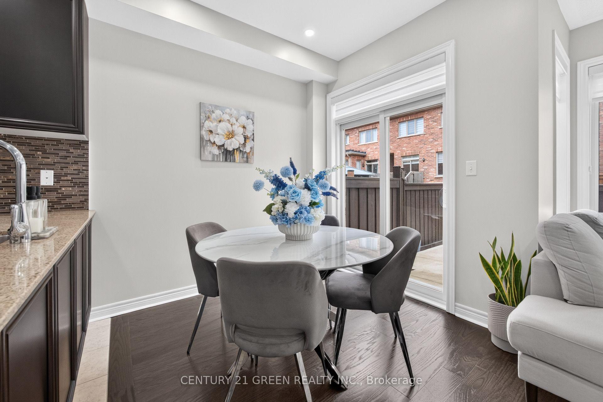 Photo 9 of 27 Padbury Trail, Brampton, Northwest Brampton — HOMEH