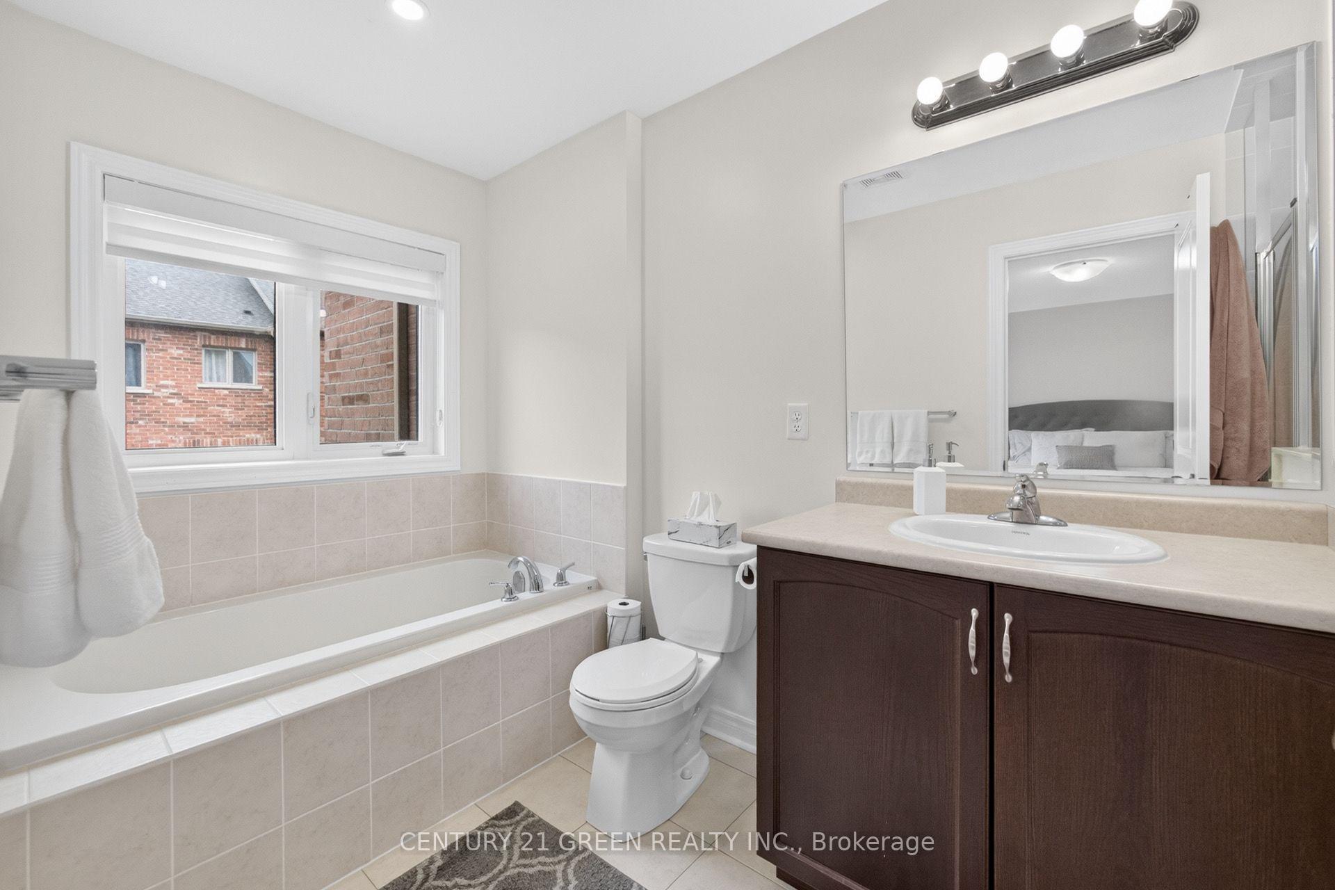 Photo 13 of 27 Padbury Trail, Brampton, Northwest Brampton — HOMEH