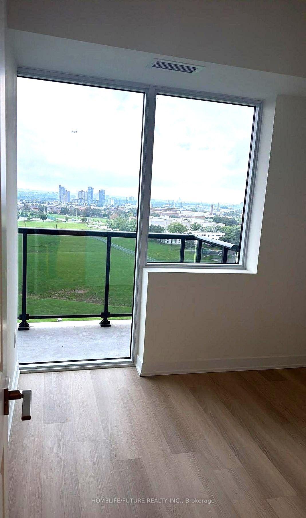 Photo 14 of Unit 1012, 2825 Jane Street, North York, Glenfield-Jane Heights — HOMEH