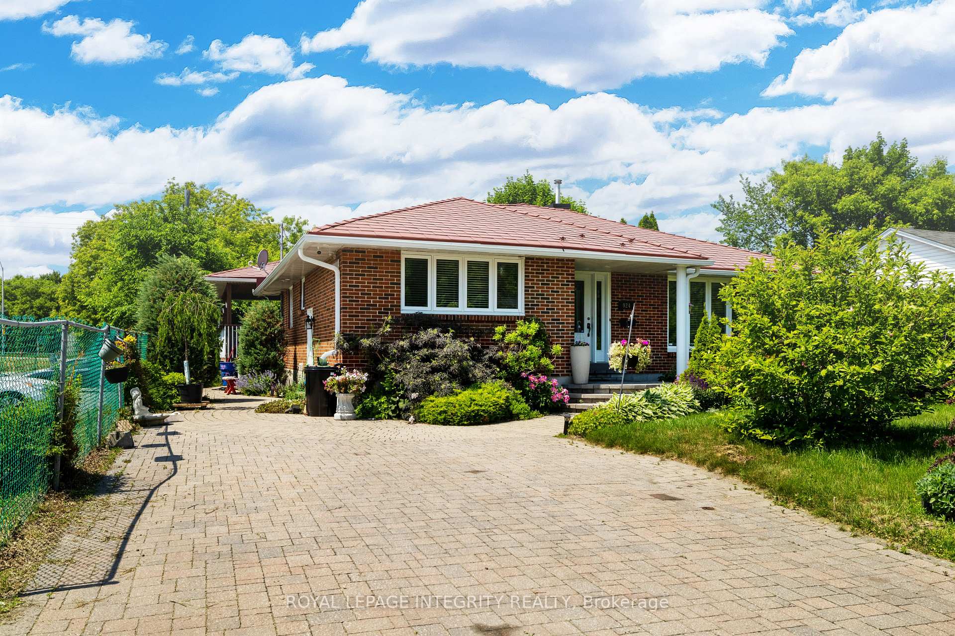 Photo 2 of 924 Rex Avenue, Ottawa, McKellar Heights — HOMEH