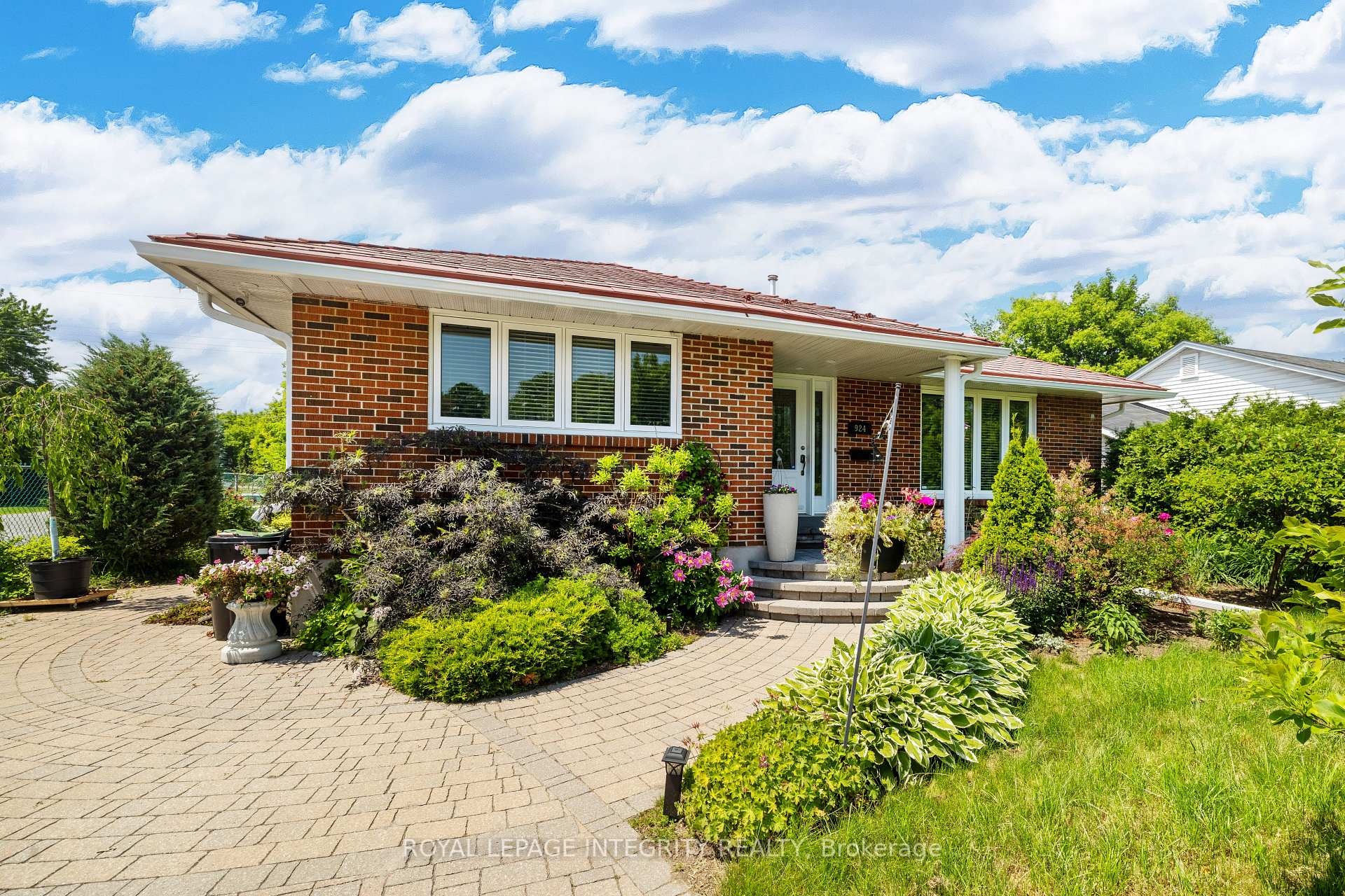 Photo 3 of 924 Rex Avenue, Ottawa, McKellar Heights — HOMEH