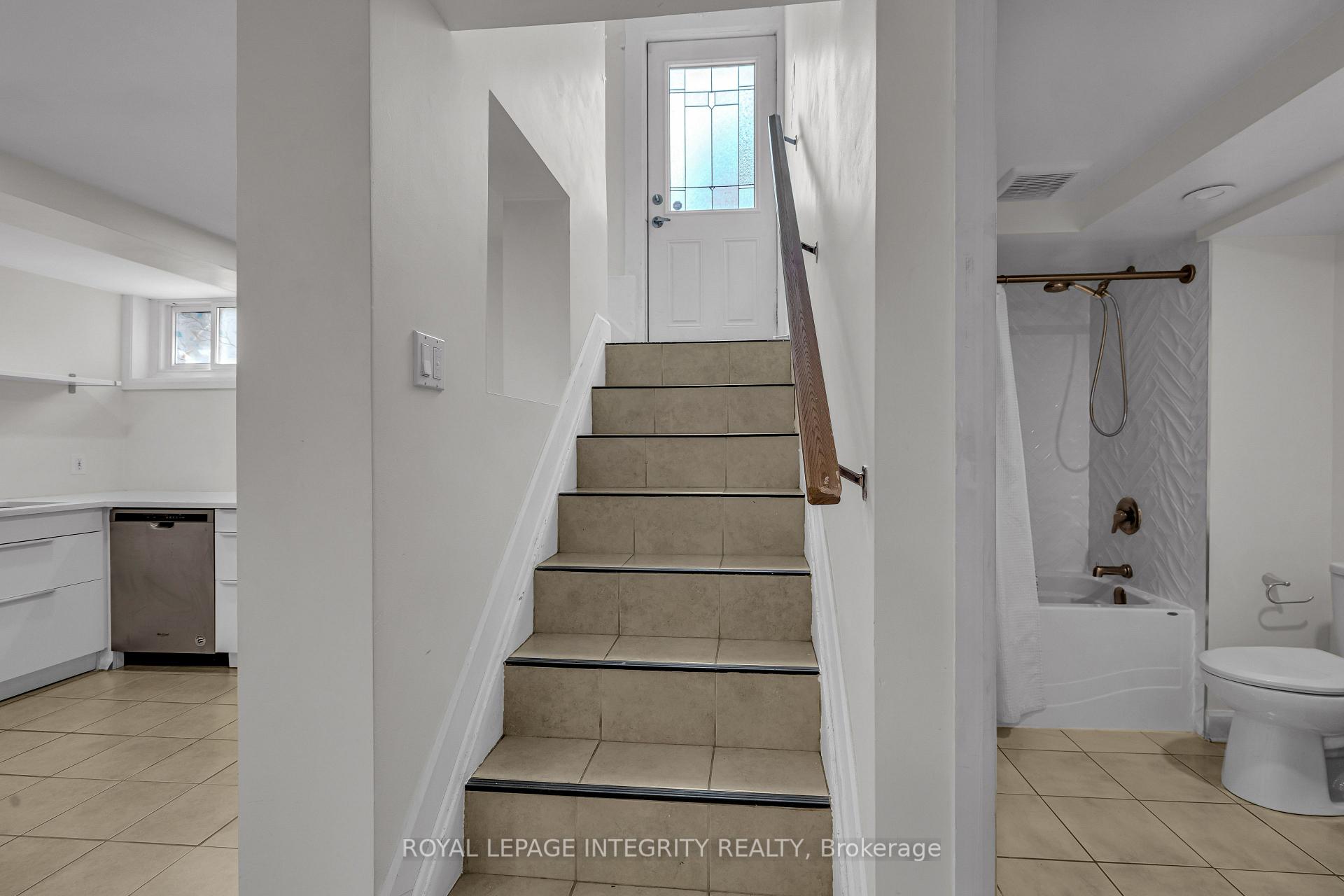Photo 4 of 924 Rex Avenue, Ottawa, McKellar Heights — HOMEH