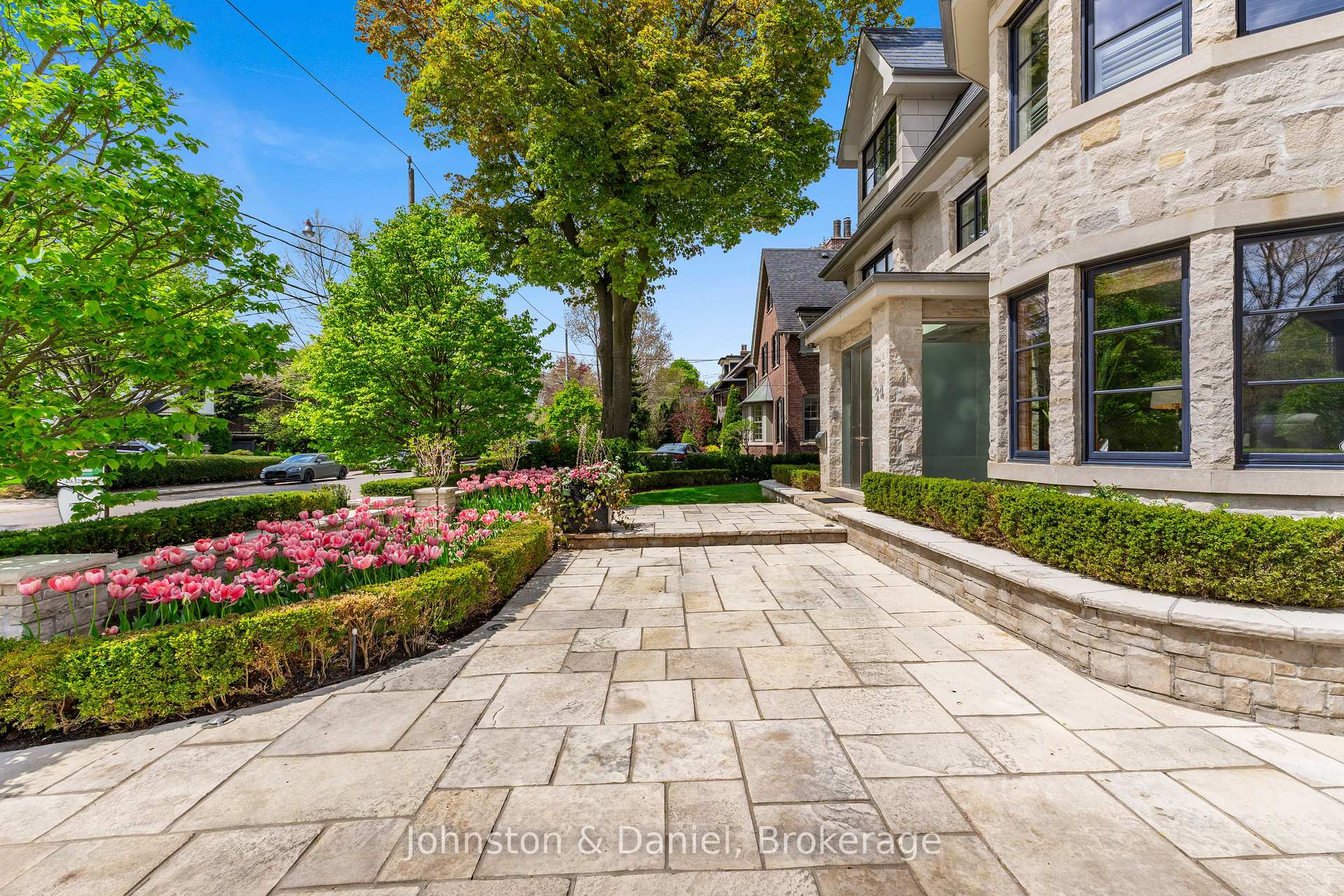 Photo 4 of 24 Glenview Avenue, Toronto, Lawrence Park South — HOMEH