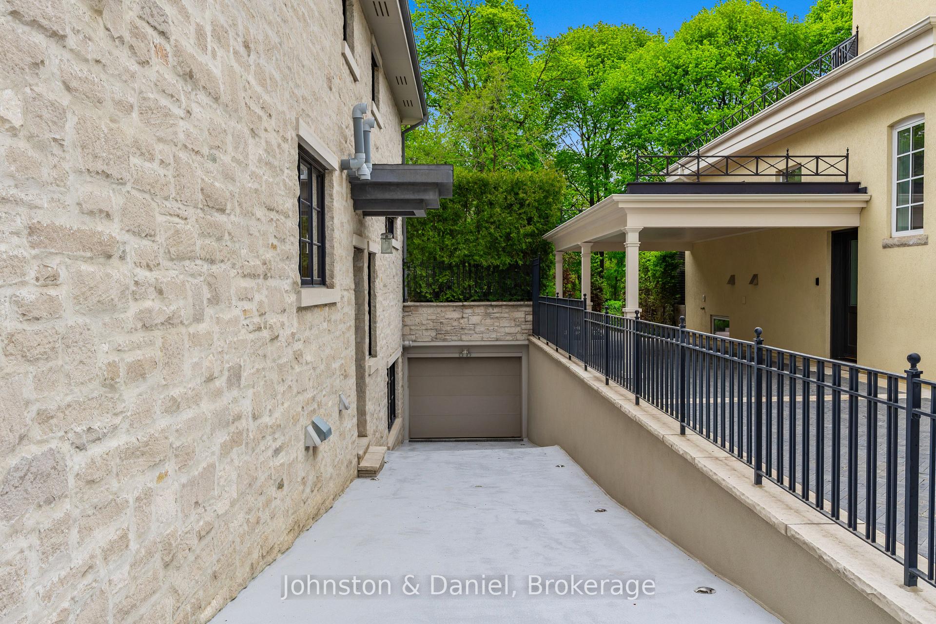 Photo 5 of 24 Glenview Avenue, Toronto, Lawrence Park South — HOMEH