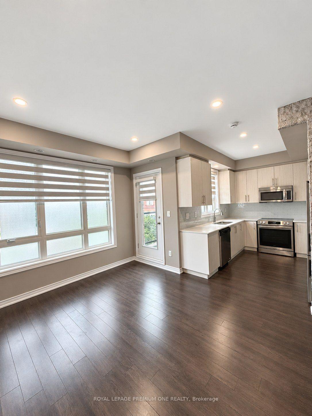 Photo 2 of Unit 14, 95 Kayla Crescent, Vaughan, Maple — HOMEH