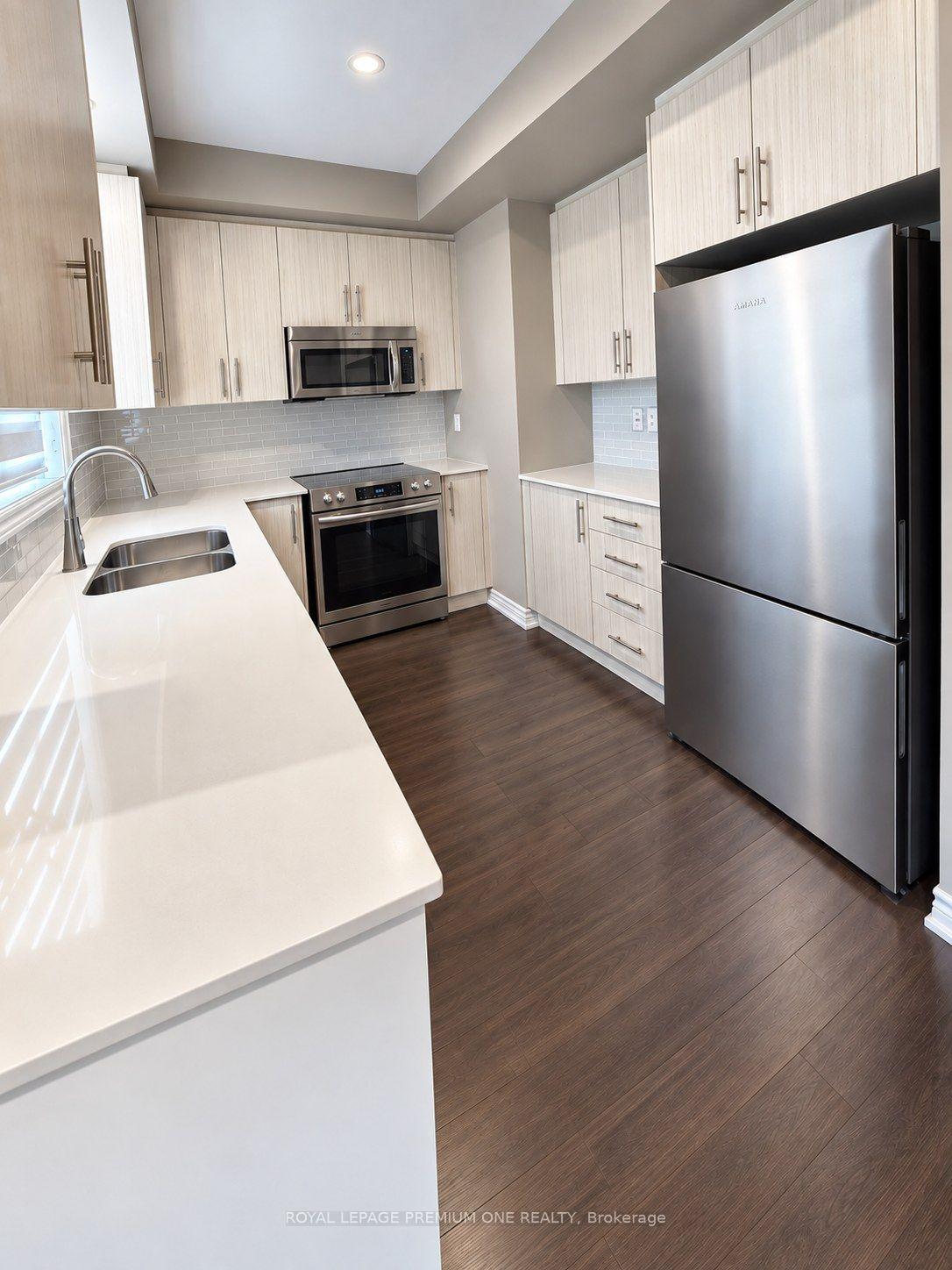 Photo 4 of Unit 14, 95 Kayla Crescent, Vaughan, Maple — HOMEH
