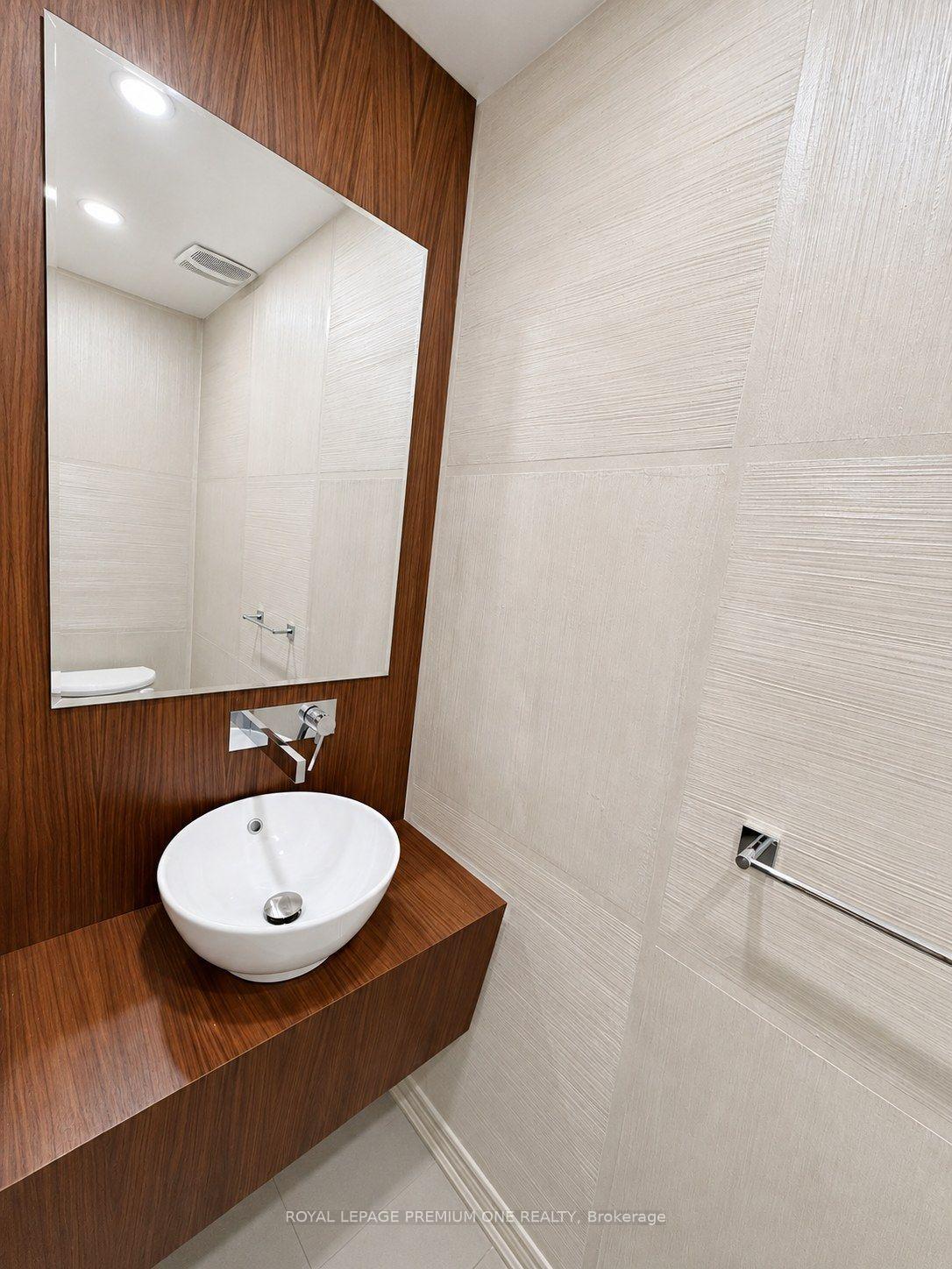 Photo 8 of Unit 14, 95 Kayla Crescent, Vaughan, Maple — HOMEH