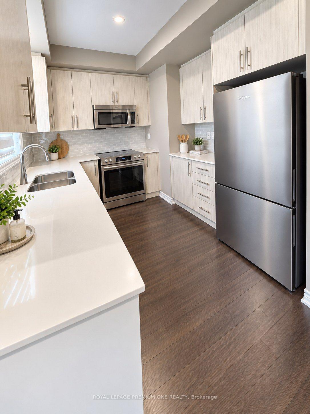 Photo 10 of Unit 14, 95 Kayla Crescent, Vaughan, Maple — HOMEH