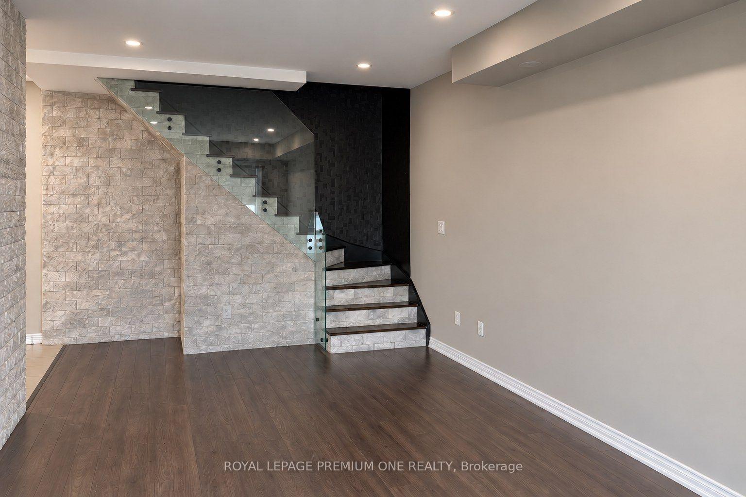 Photo 19 of Unit 14, 95 Kayla Crescent, Vaughan, Maple — HOMEH