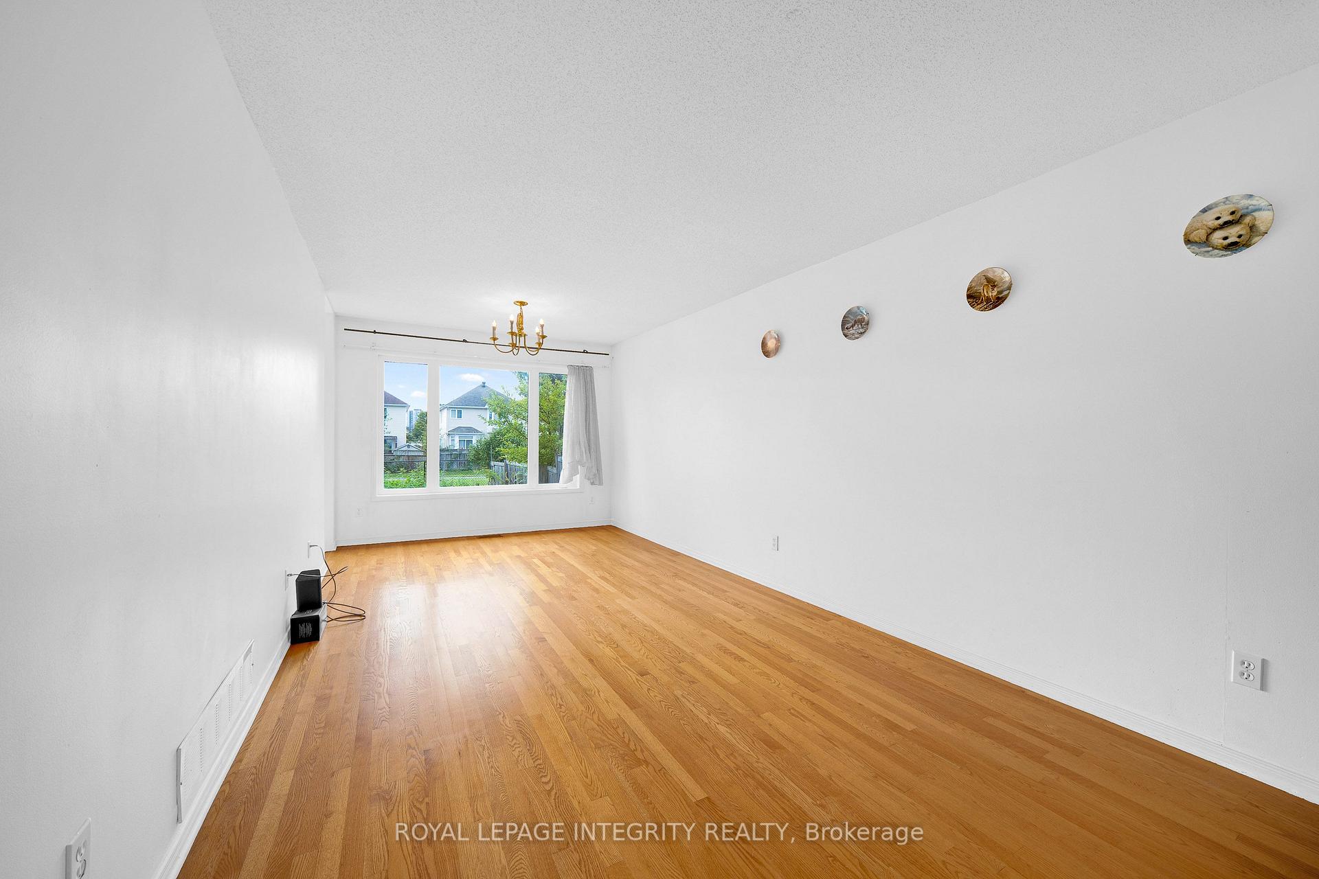 Photo 6 of 133 Lilibet Crescent, Ottawa, Ellwood — HOMEH