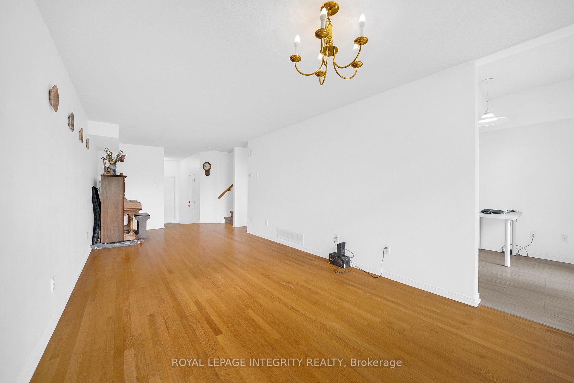 Photo 8 of 133 Lilibet Crescent, Ottawa, Ellwood — HOMEH