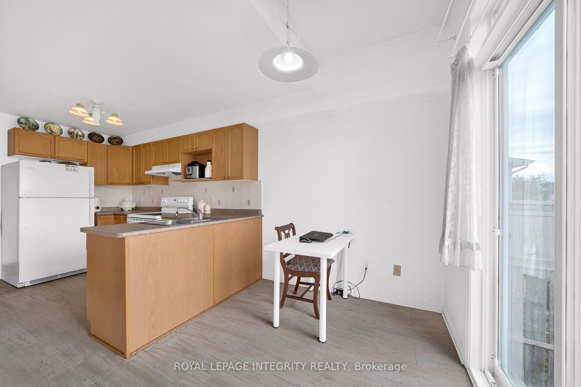 Photo 10 of 133 Lilibet Crescent, Ottawa, Ellwood — HOMEH