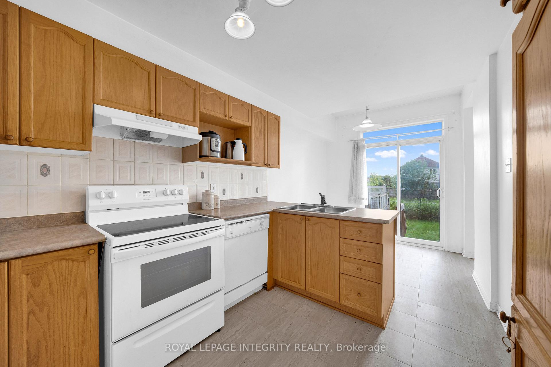 Photo 14 of 133 Lilibet Crescent, Ottawa, Ellwood — HOMEH