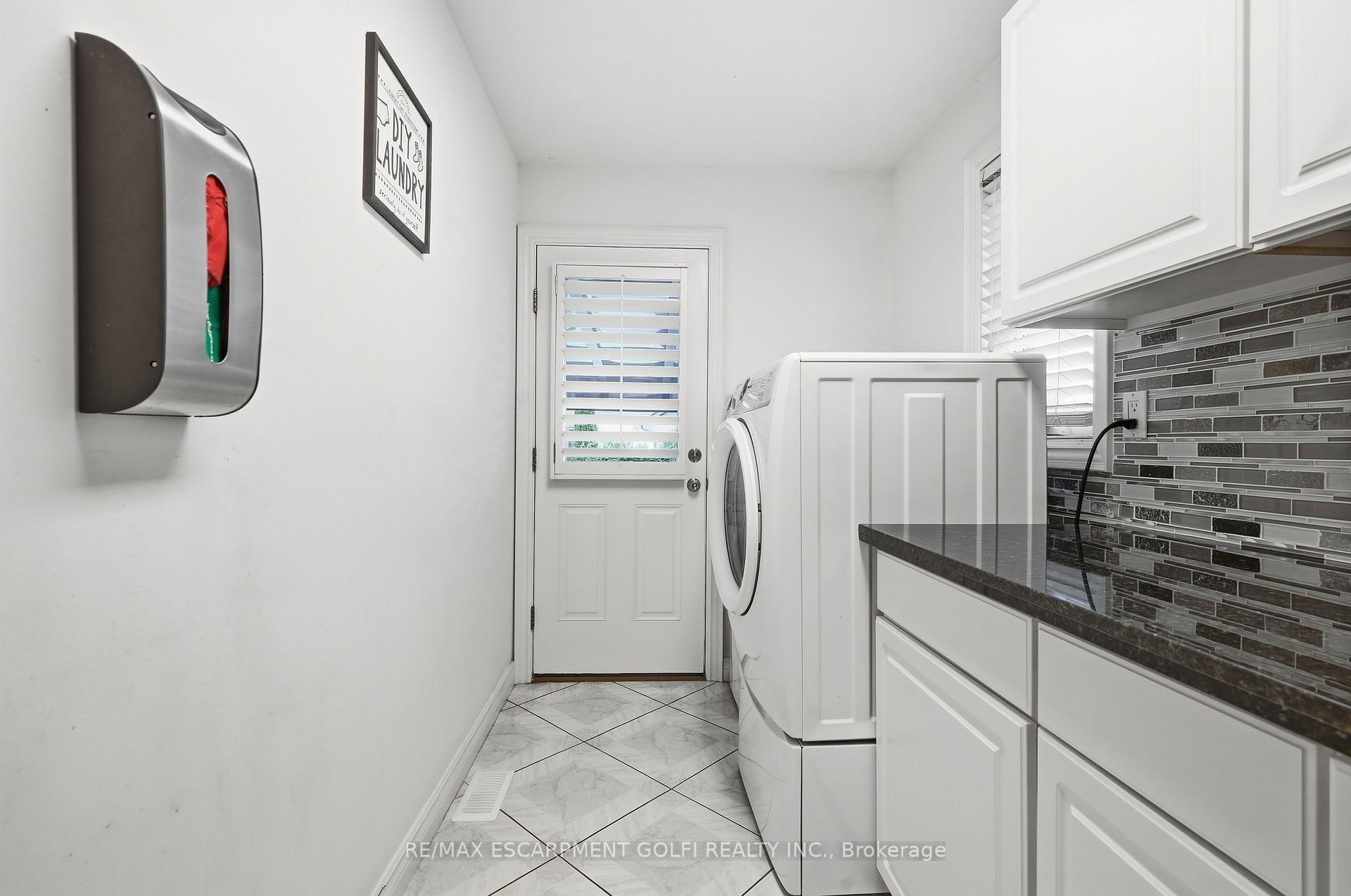 Photo 13 of 35 Lido Drive, Hamilton, Winona Park — HOMEH