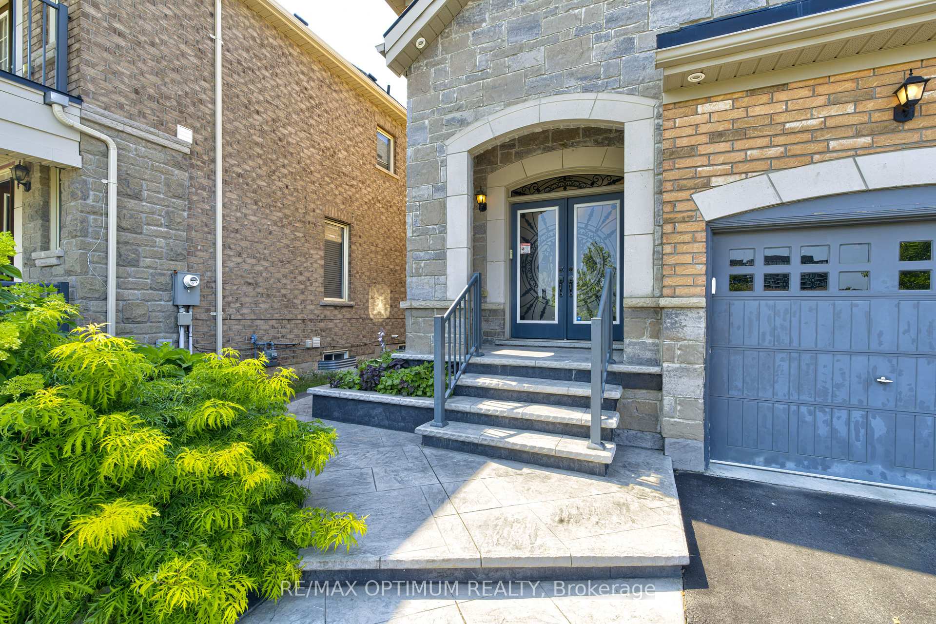 Photo 3 of 274 Buick Boulevard, Brampton, Northwest Brampton — HOMEH