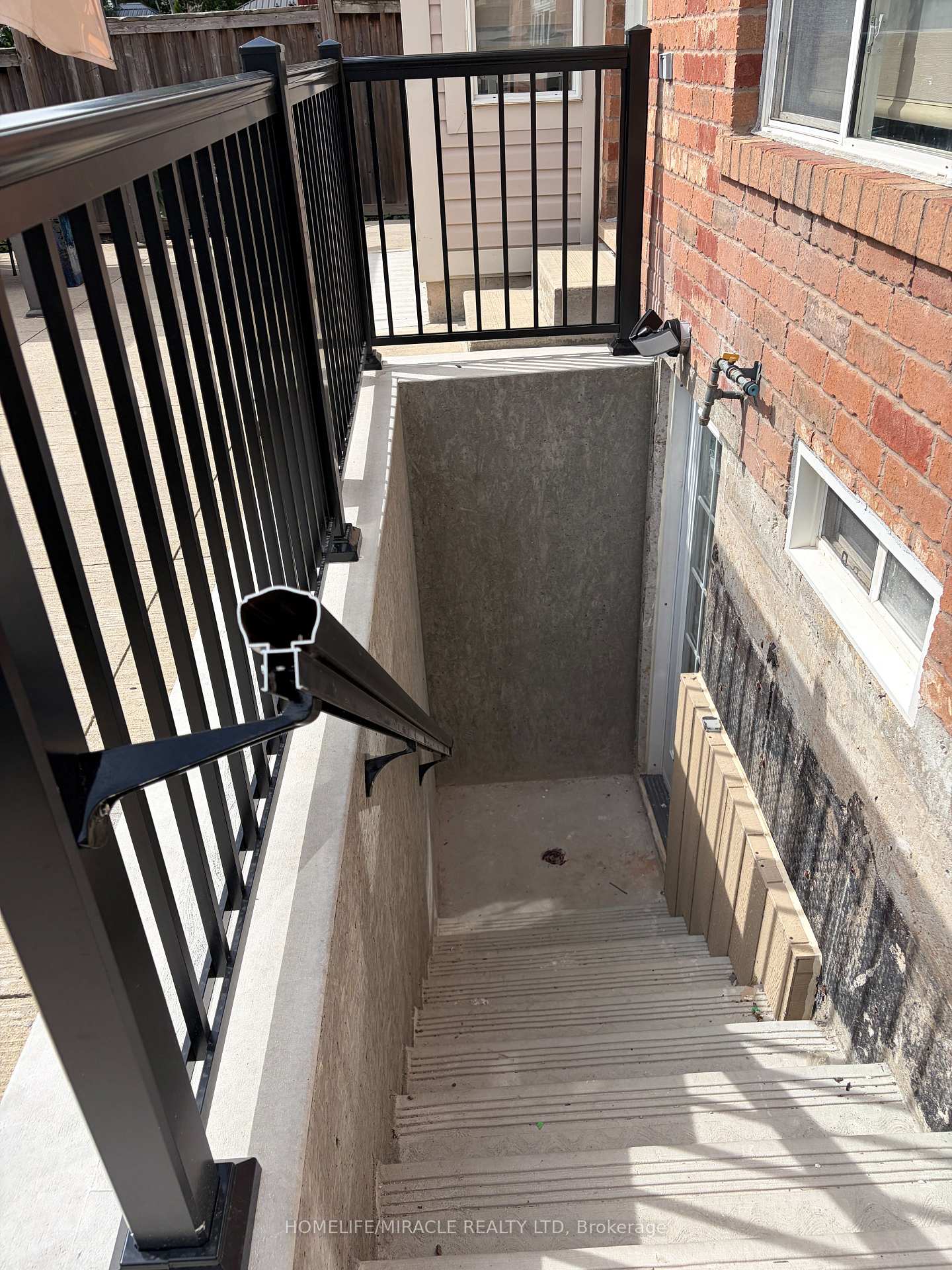 Photo 2 of Unit BSMT, 49 Ponymeadow (BSMT) Way, Brampton, Credit Valley — HOMEH