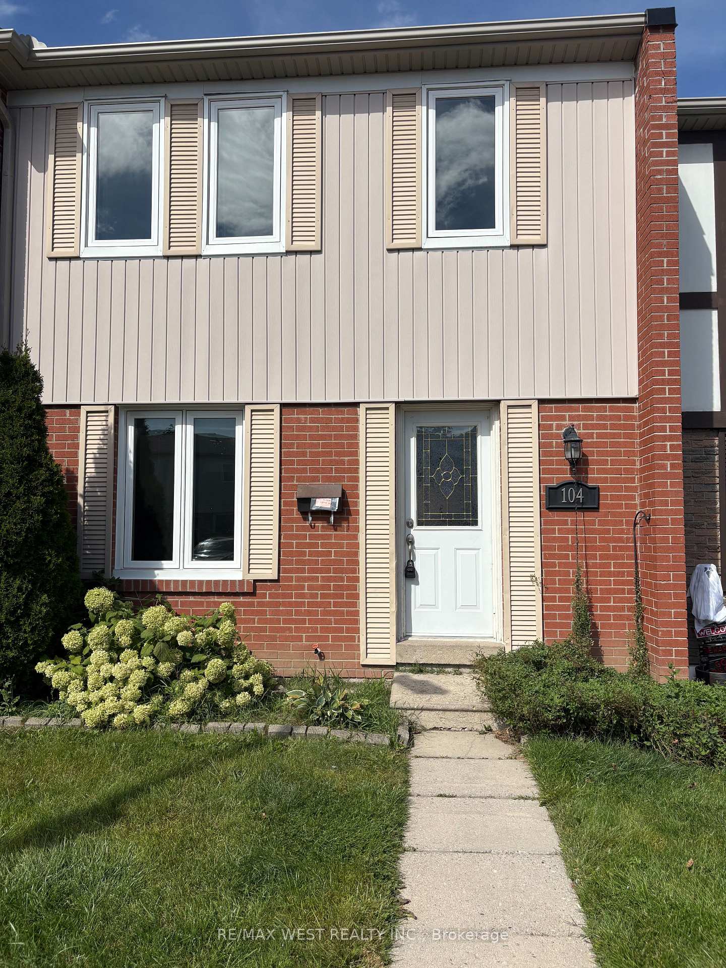 Photo 3 of Unit 104, 900 Central Park Drive, Brampton, Northgate — HOMEH