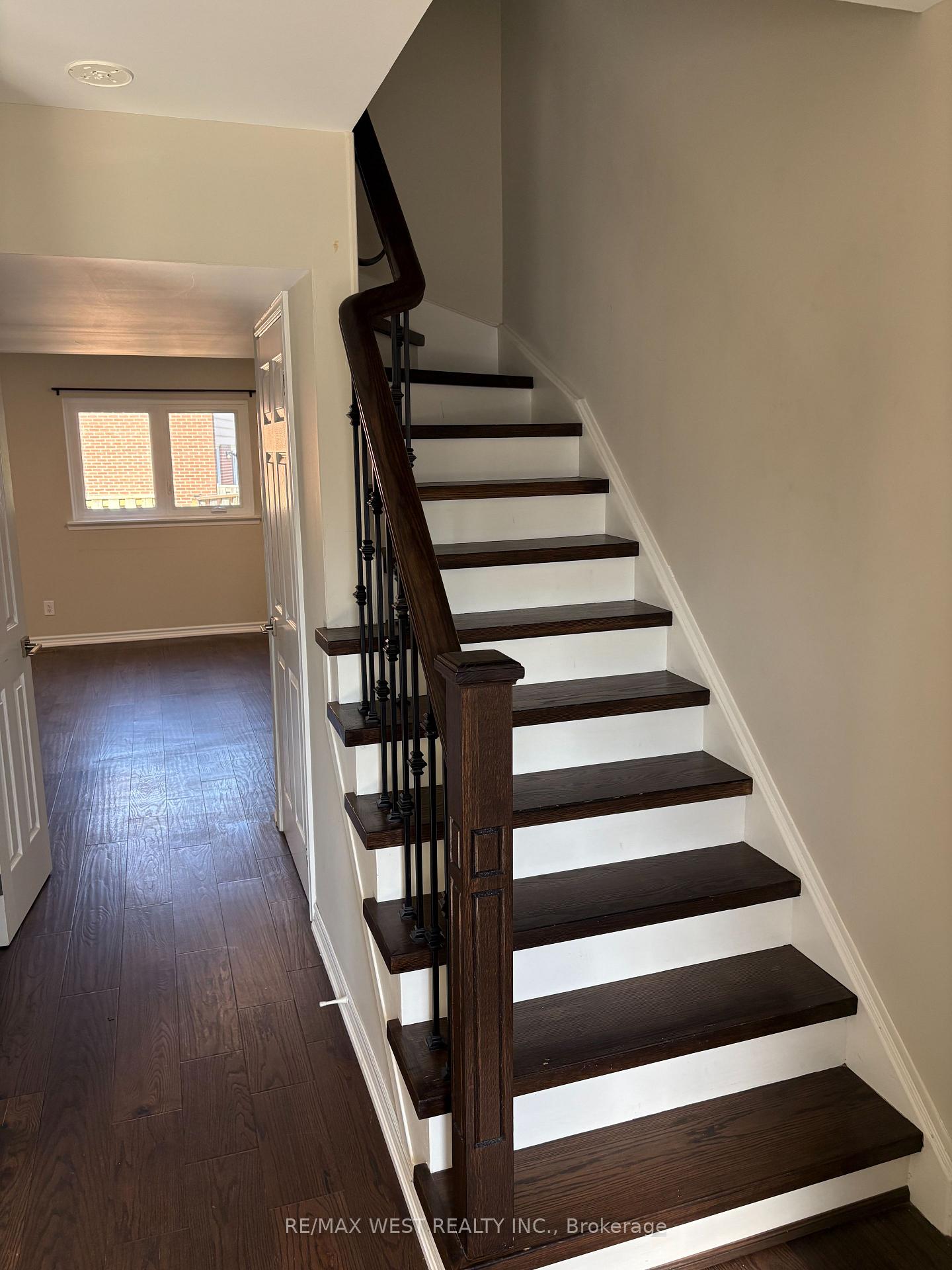 Photo 5 of Unit 104, 900 Central Park Drive, Brampton, Northgate — HOMEH