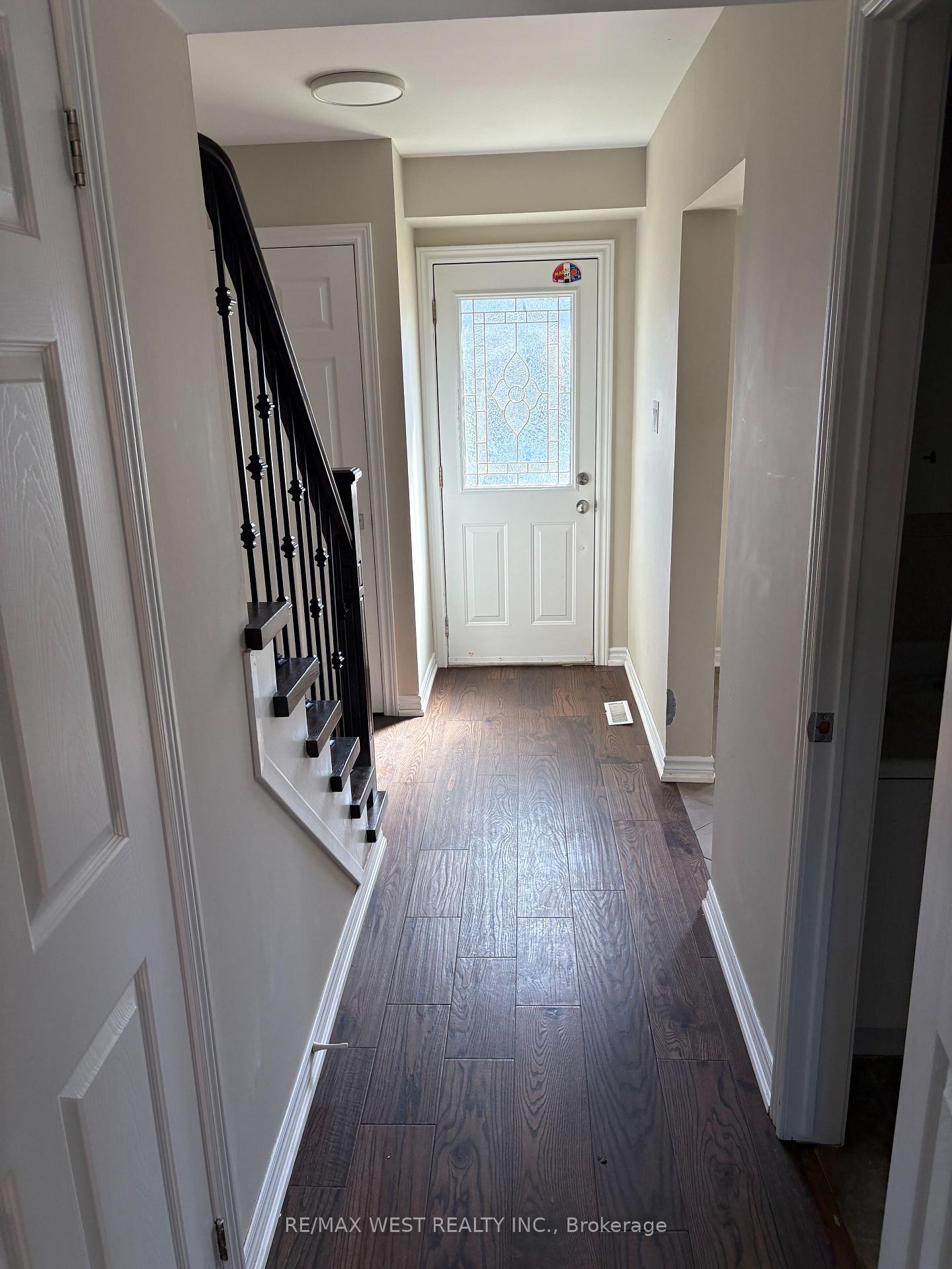 Photo 7 of Unit 104, 900 Central Park Drive, Brampton, Northgate — HOMEH