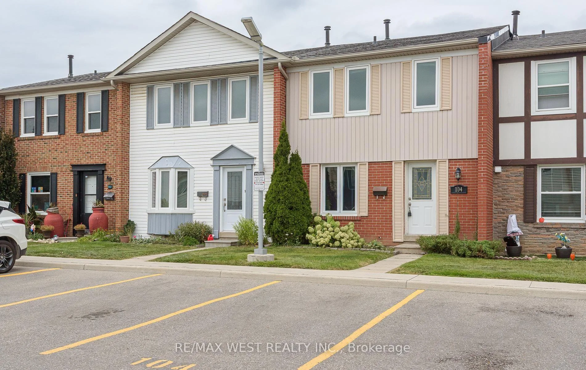 Photo 4 of Unit 104, 900 Central Park Drive, Brampton, Northgate — HOMEH