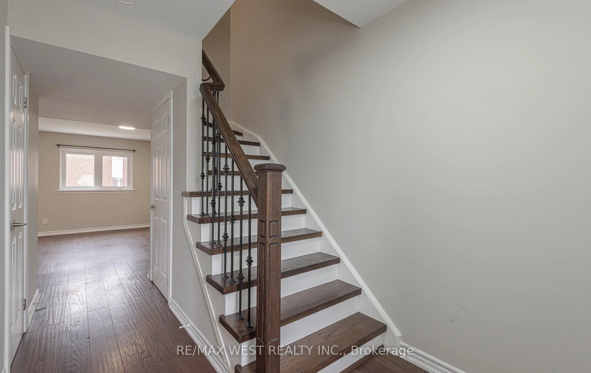 Photo 10 of Unit 104, 900 Central Park Drive, Brampton, Northgate — HOMEH