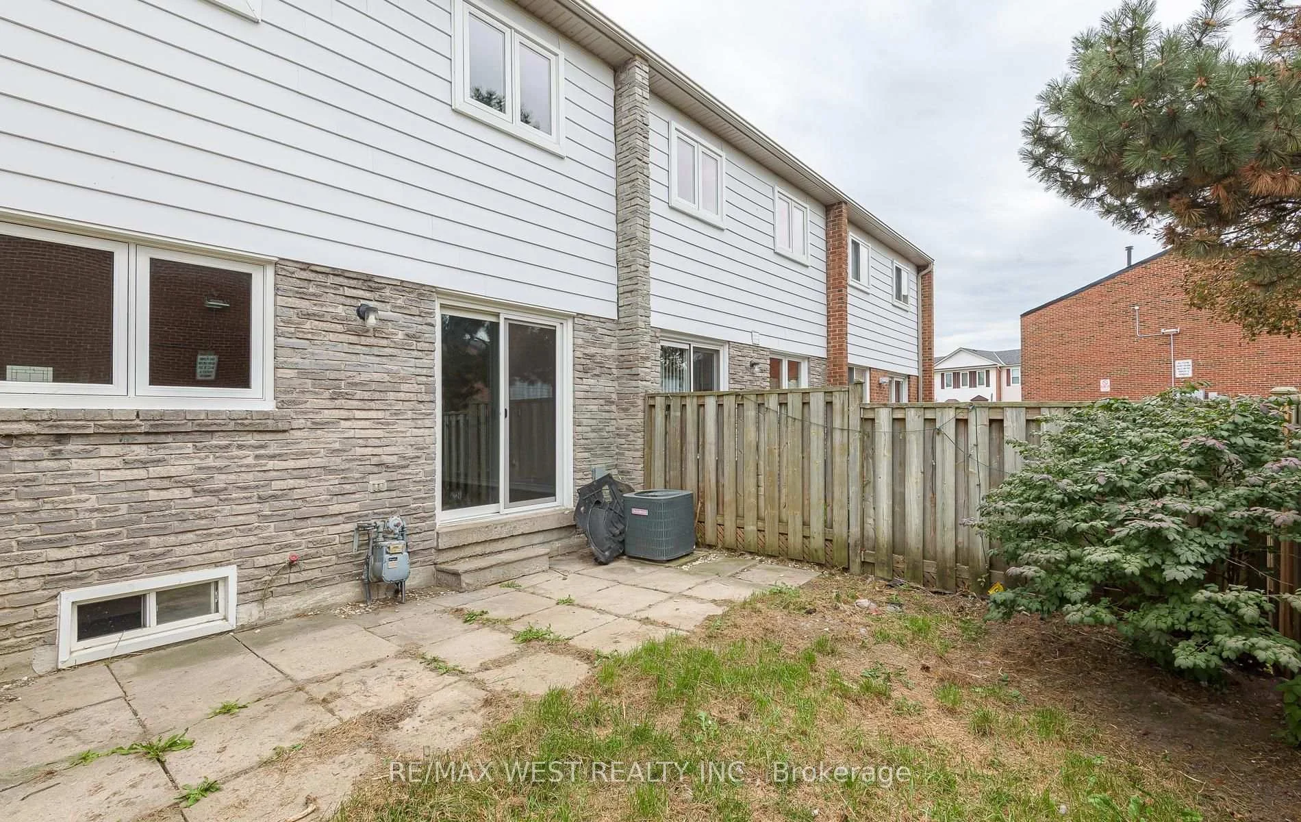 Photo 41 of Unit 104, 900 Central Park Drive, Brampton, Northgate — HOMEH