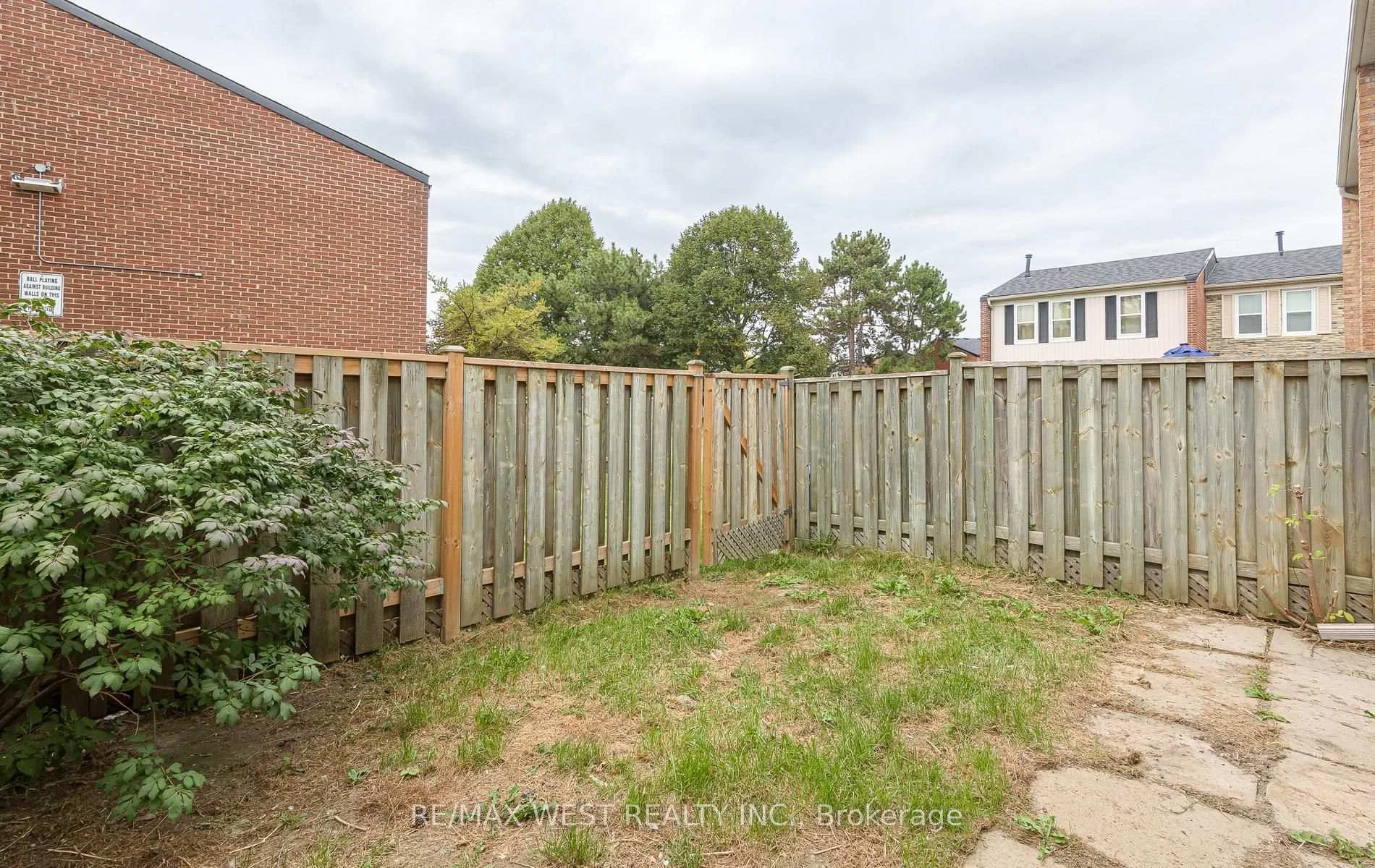 Photo 42 of Unit 104, 900 Central Park Drive, Brampton, Northgate — HOMEH
