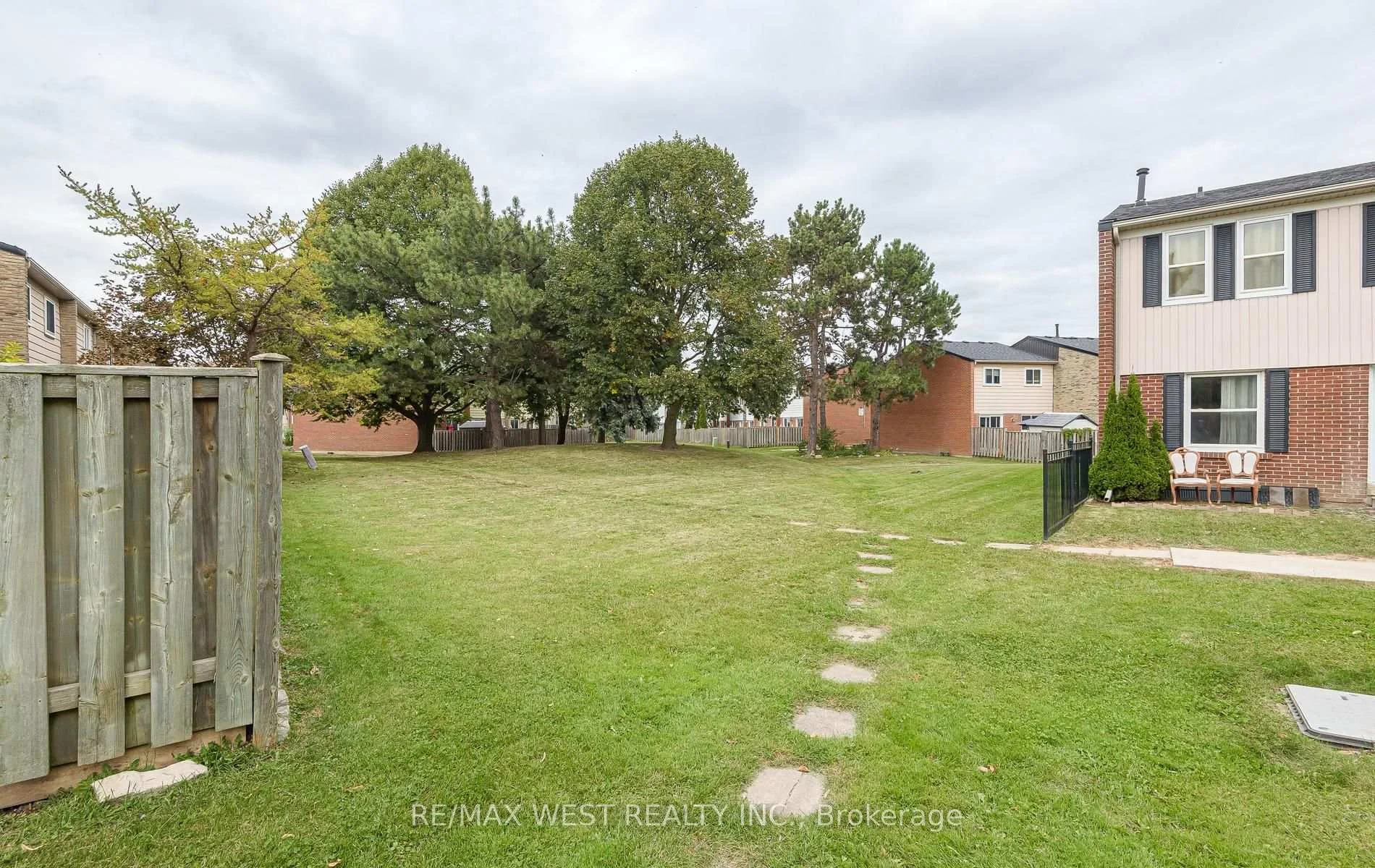 Photo 44 of Unit 104, 900 Central Park Drive, Brampton, Northgate — HOMEH
