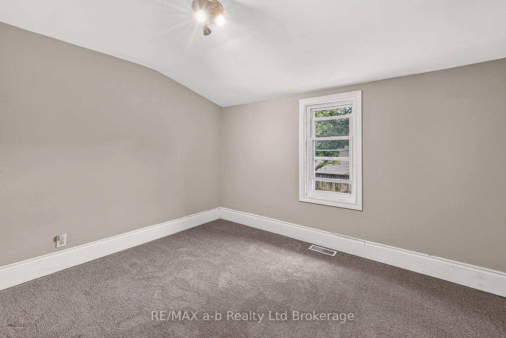 Photo 17 of 250 Frederick Street, Ingersoll, Ingersoll - South — HOMEH