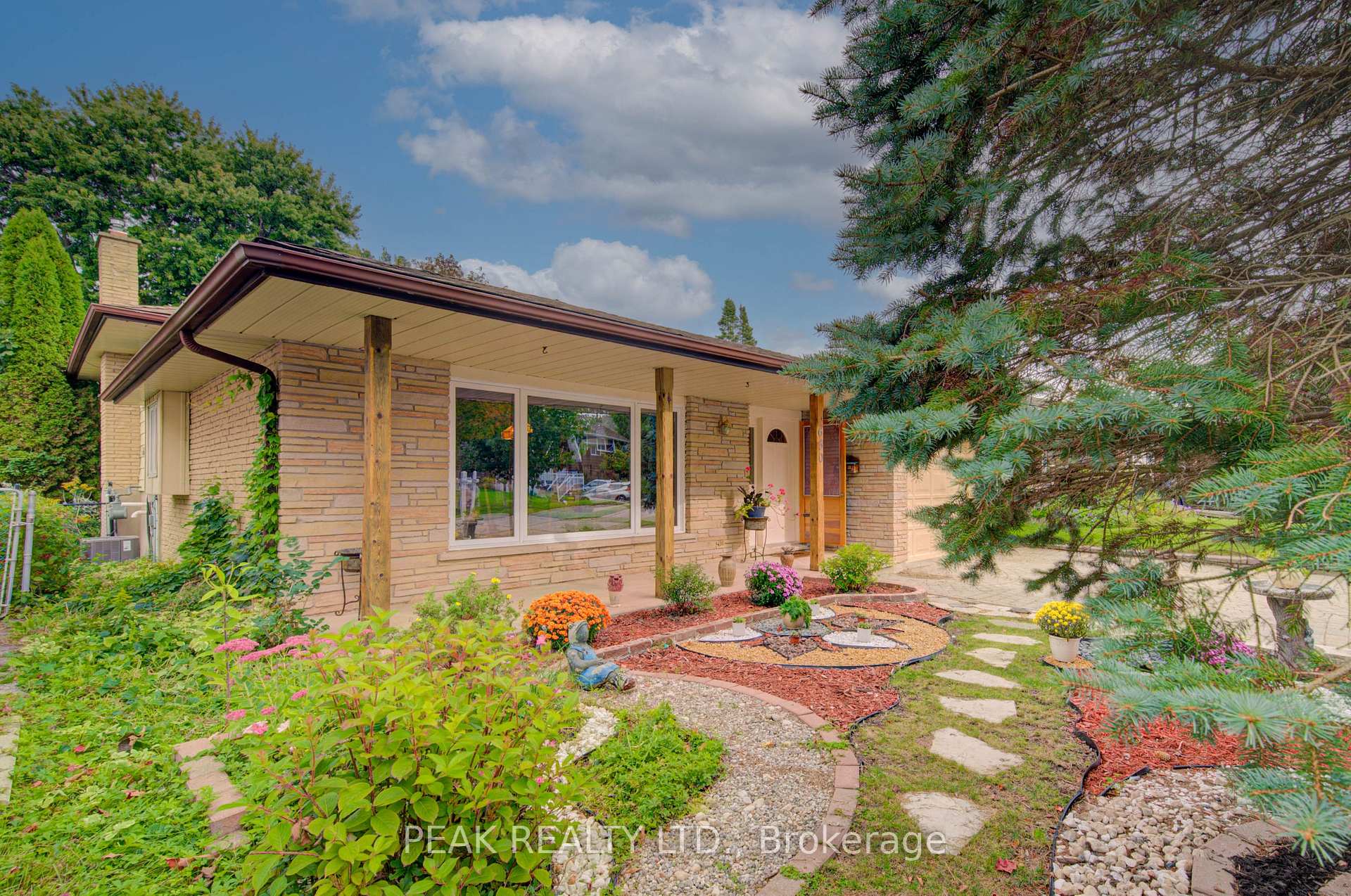 Photo 5 of 650 Pineridge Road E, Waterloo, North Lakeshore — HOMEH