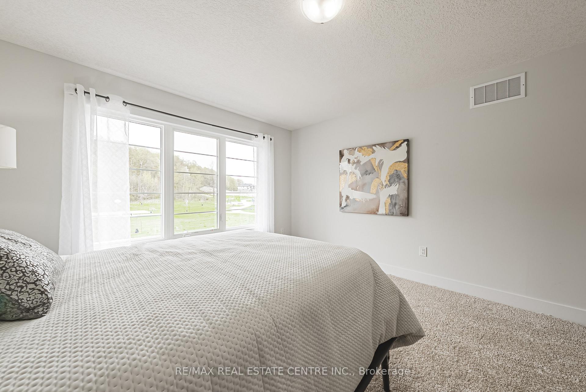Photo 32 of 546 Benninger Drive, Kitchener, Brigadoon — HOMEH