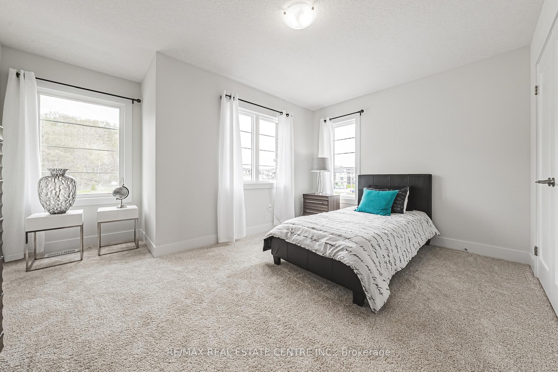 Photo 35 of 546 Benninger Drive, Kitchener, Brigadoon — HOMEH