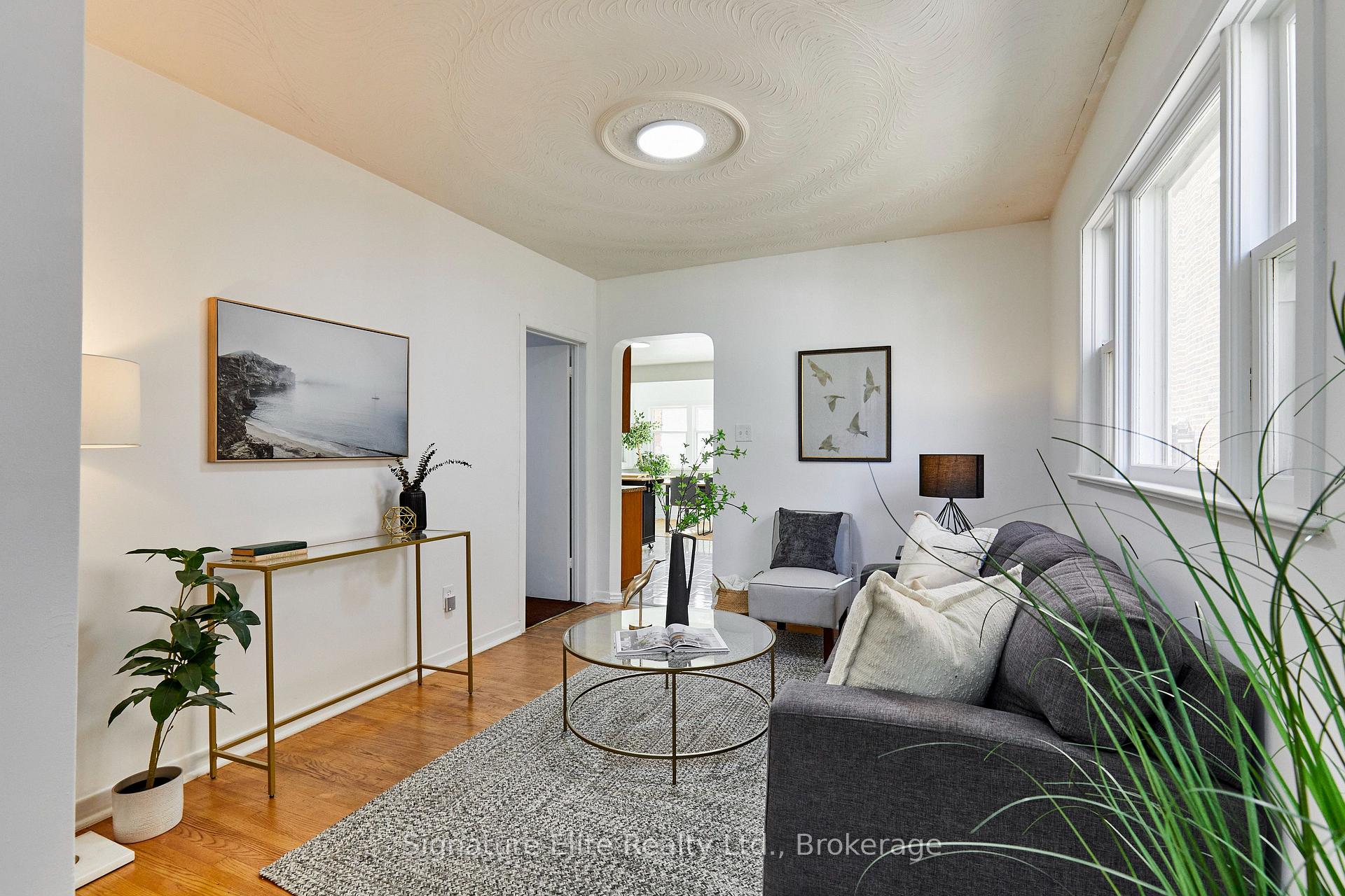 Photo 2 of 93 Pinegrove Avenue, Scarborough, Birchcliffe-Cliffside — HOMEH