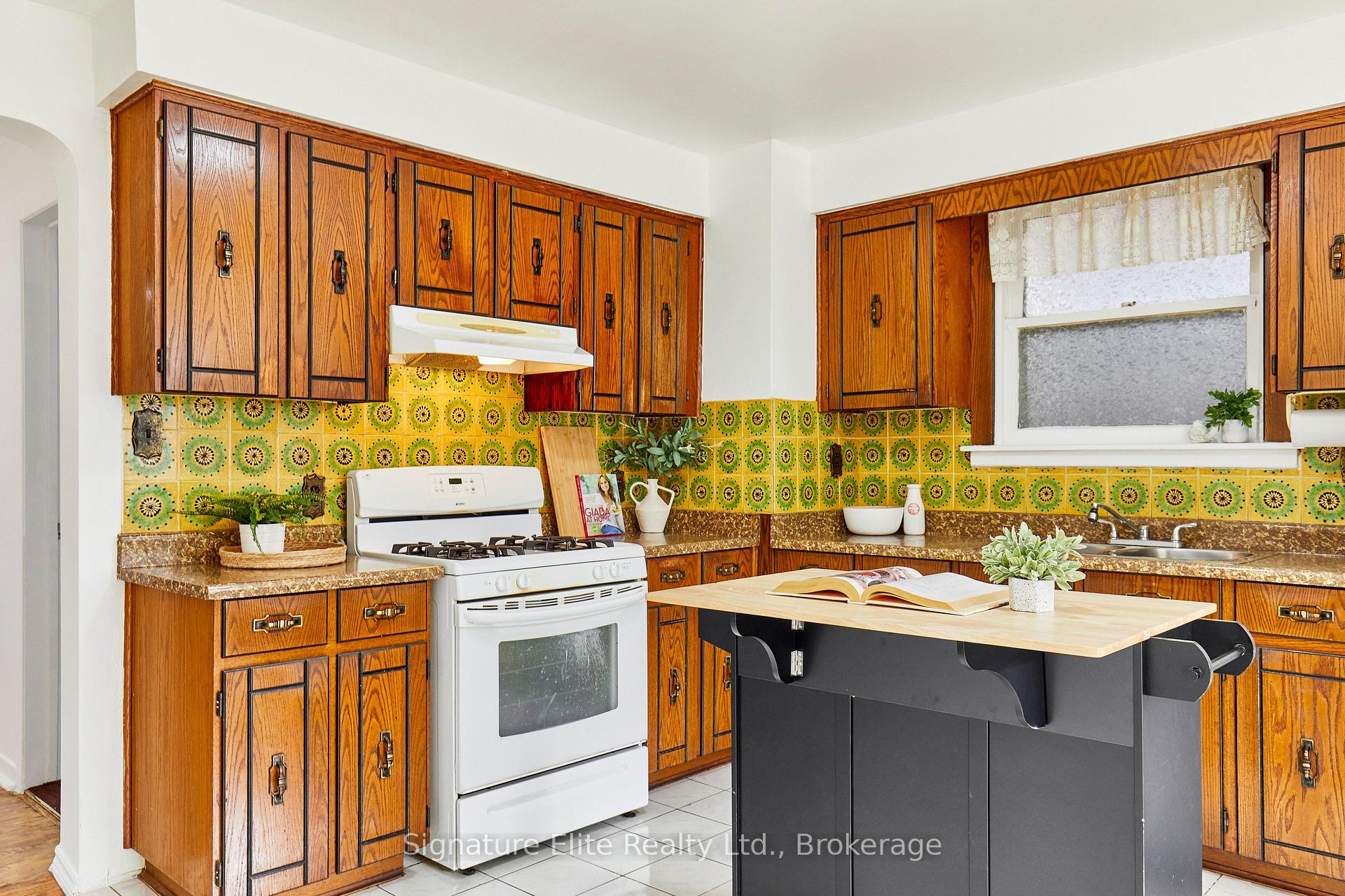 Photo 12 of 93 Pinegrove Avenue, Scarborough, Birchcliffe-Cliffside — HOMEH