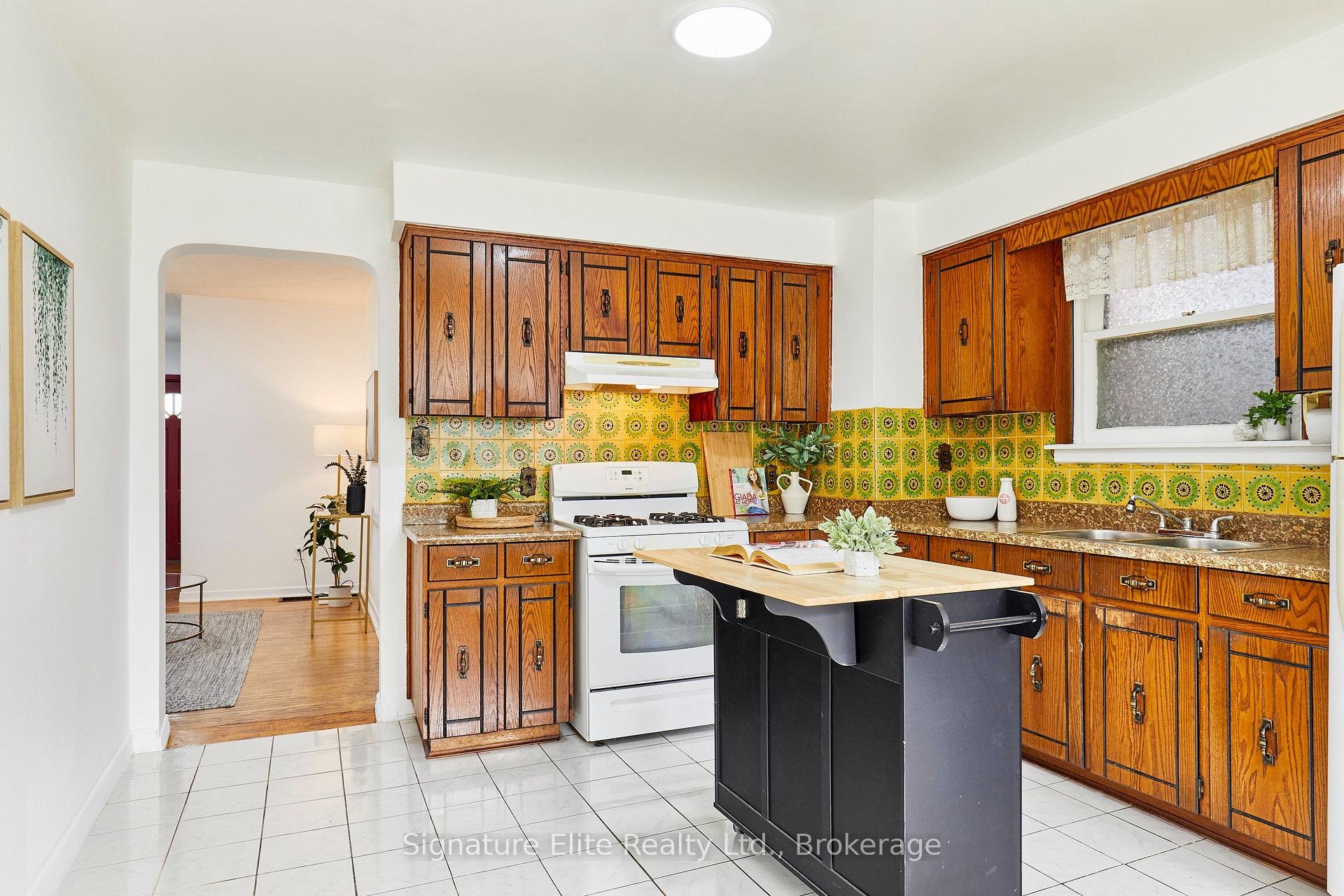 Photo 13 of 93 Pinegrove Avenue, Scarborough, Birchcliffe-Cliffside — HOMEH