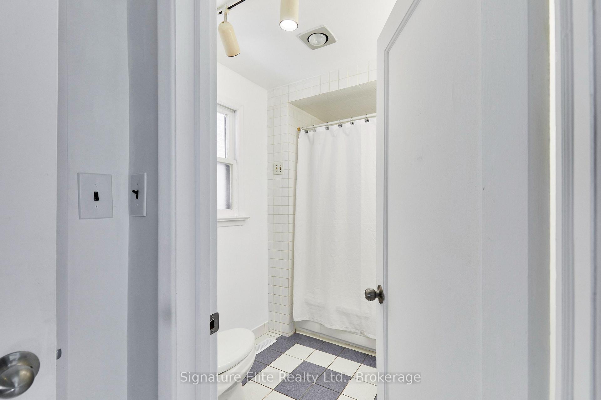Photo 23 of 93 Pinegrove Avenue, Scarborough, Birchcliffe-Cliffside — HOMEH