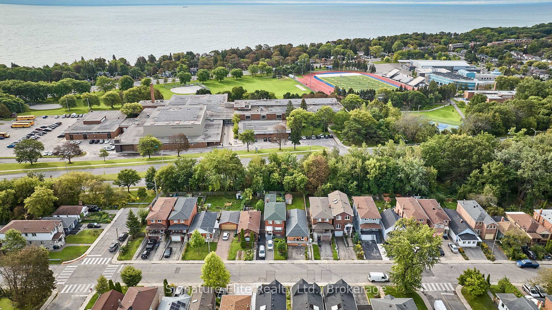 Photo 41 of 93 Pinegrove Avenue, Scarborough, Birchcliffe-Cliffside — HOMEH