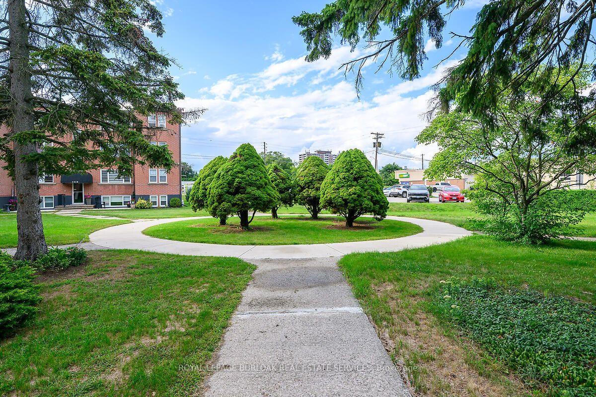 Photo 3 of Unit 9, 2422 New Street, Burlington, Brant — HOMEH