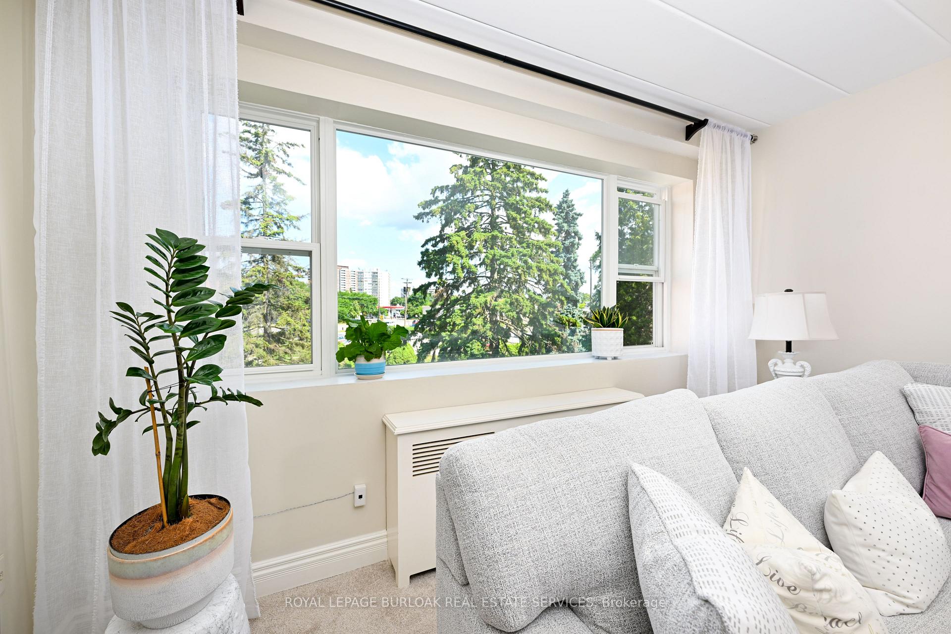 Photo 11 of Unit 9, 2422 New Street, Burlington, Brant — HOMEH