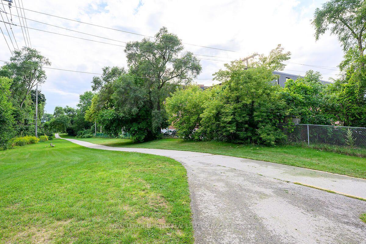 Photo 30 of Unit 9, 2422 New Street, Burlington, Brant — HOMEH