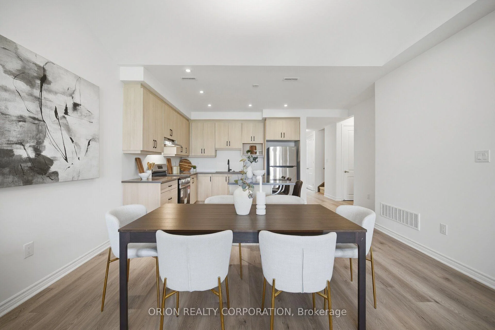 Photo 6 of 704 Sargeant Place, Innisfil, Rural Innisfil — HOMEH