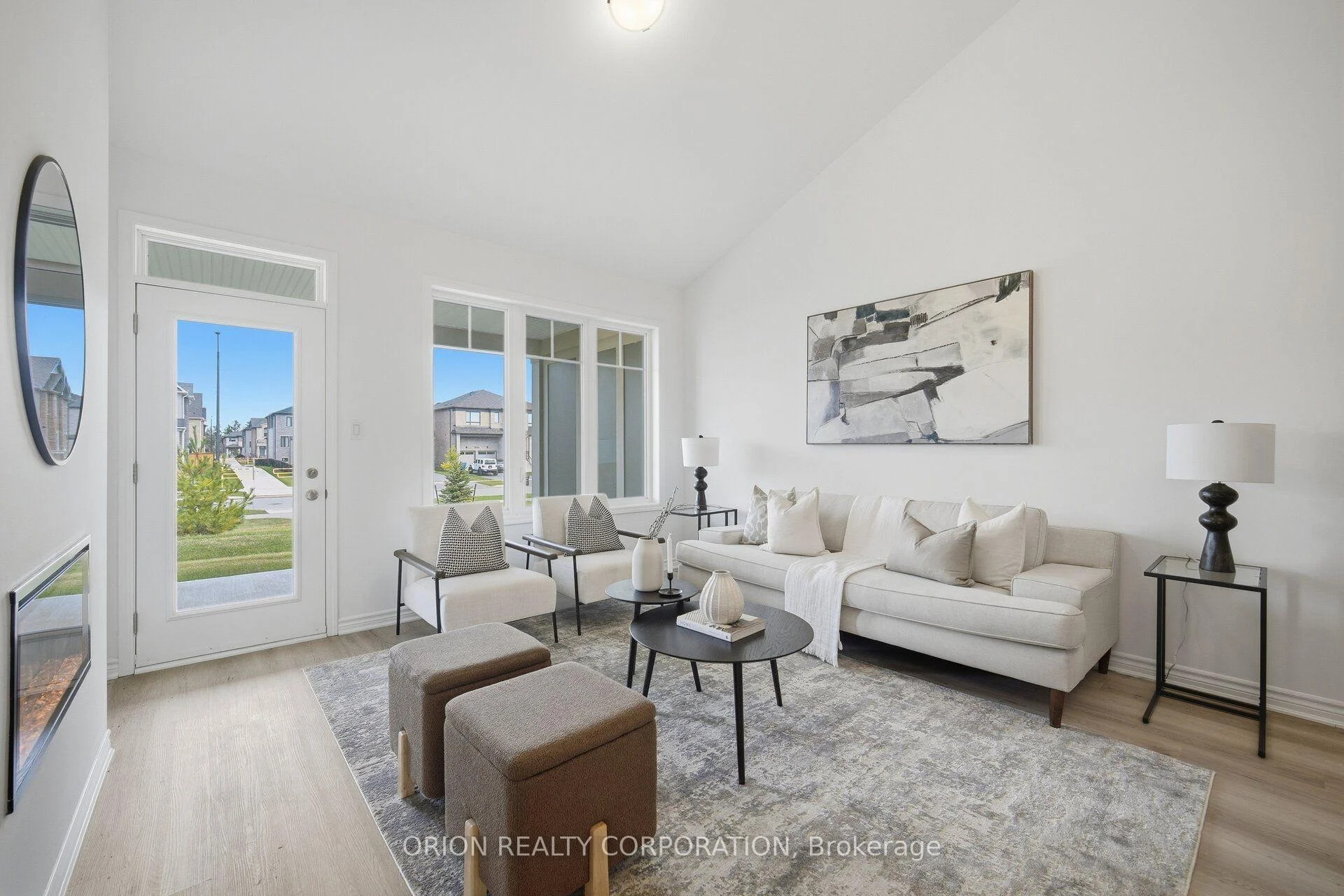 Photo 8 of 704 Sargeant Place, Innisfil, Rural Innisfil — HOMEH