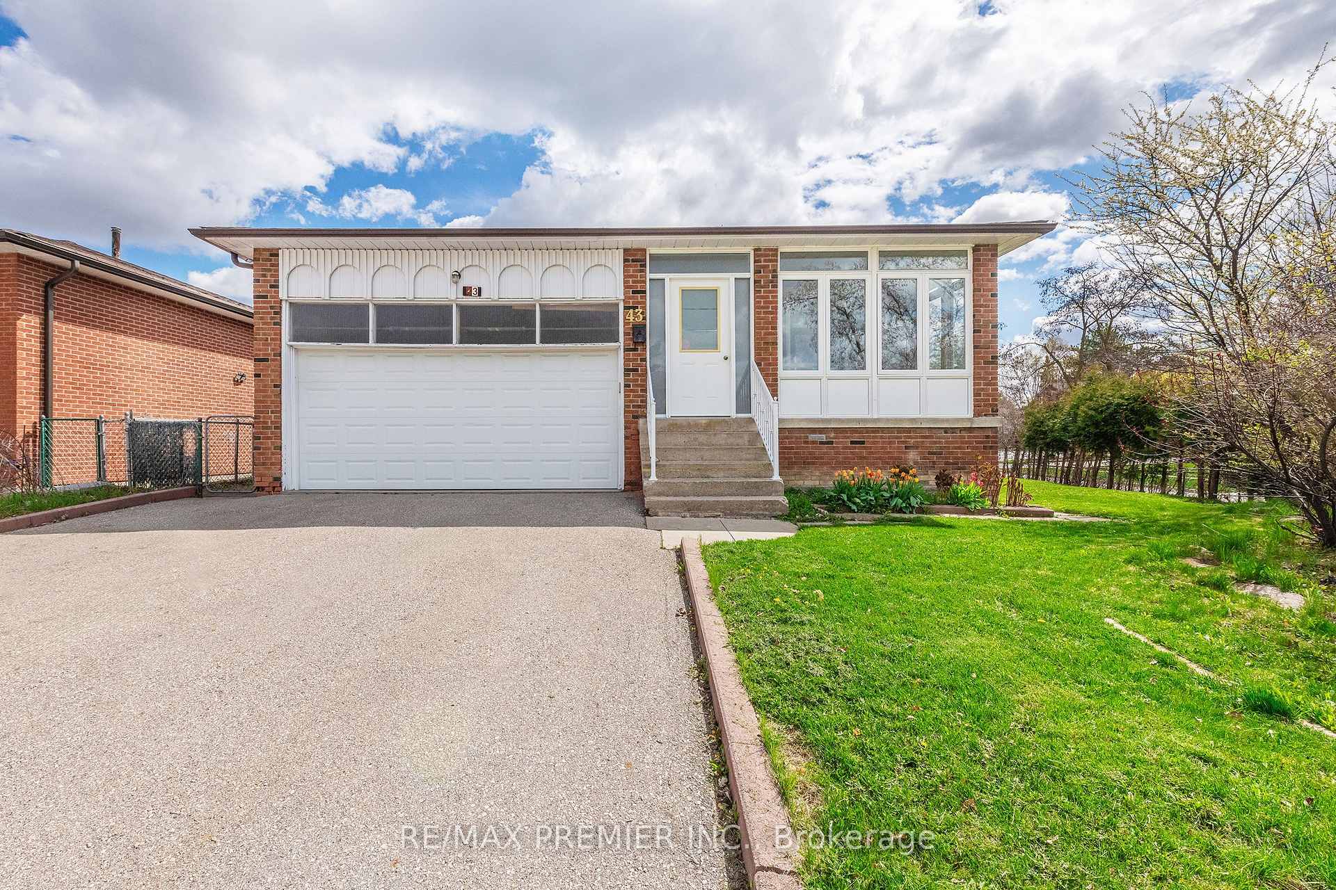 Photo 1 of 43 Jules Avenue, Vaughan, East Woodbridge — HOMEH