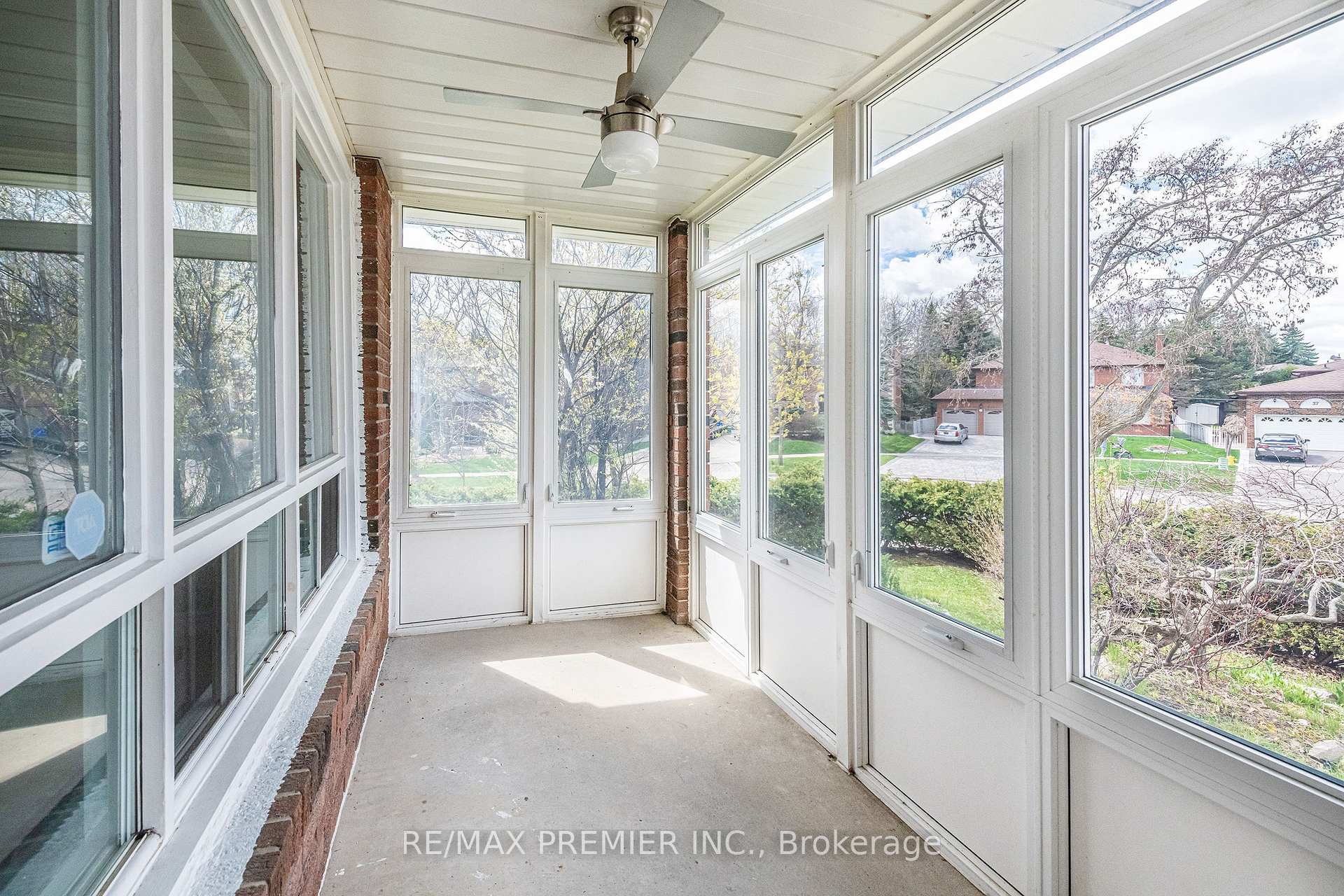 Photo 3 of 43 Jules Avenue, Vaughan, East Woodbridge — HOMEH