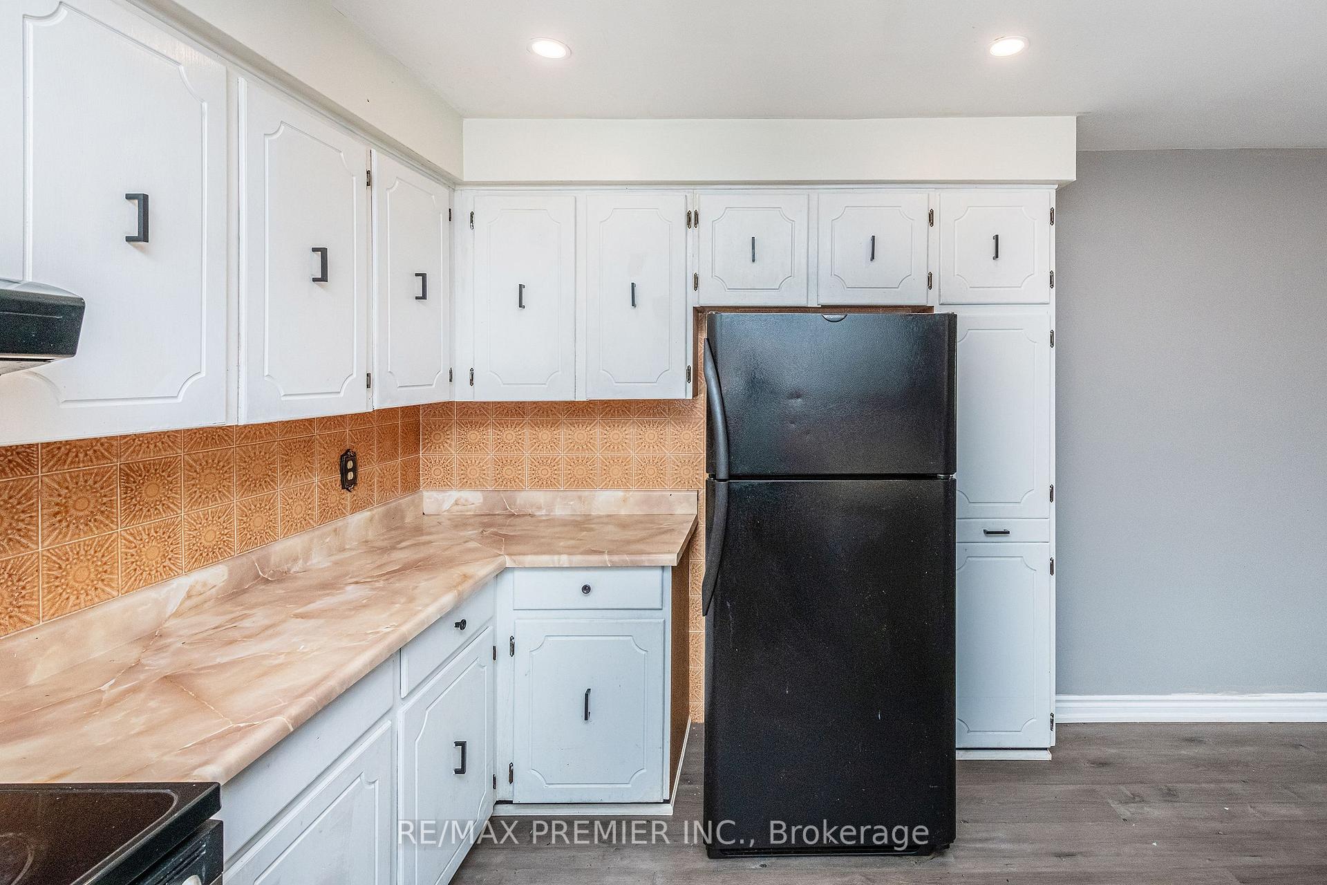 Photo 9 of 43 Jules Avenue, Vaughan, East Woodbridge — HOMEH