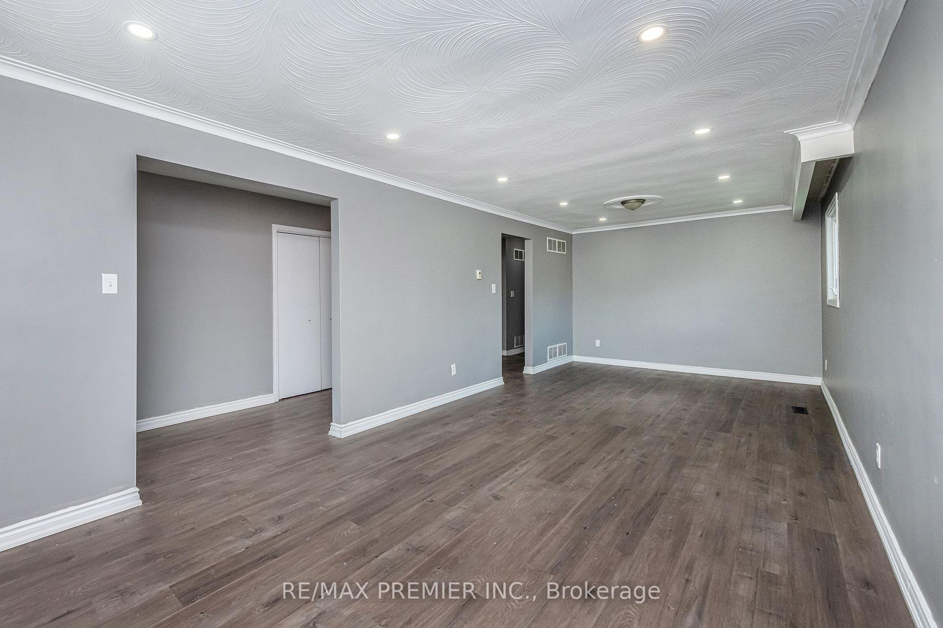 Photo 16 of 43 Jules Avenue, Vaughan, East Woodbridge — HOMEH