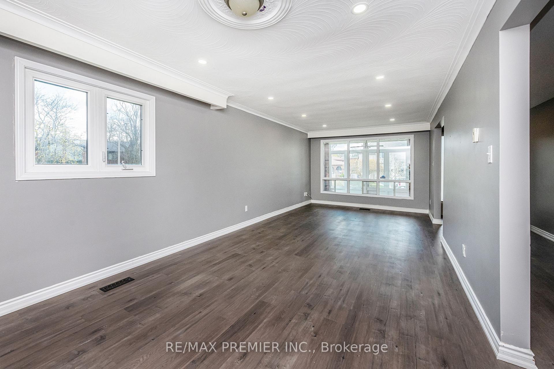 Photo 17 of 43 Jules Avenue, Vaughan, East Woodbridge — HOMEH